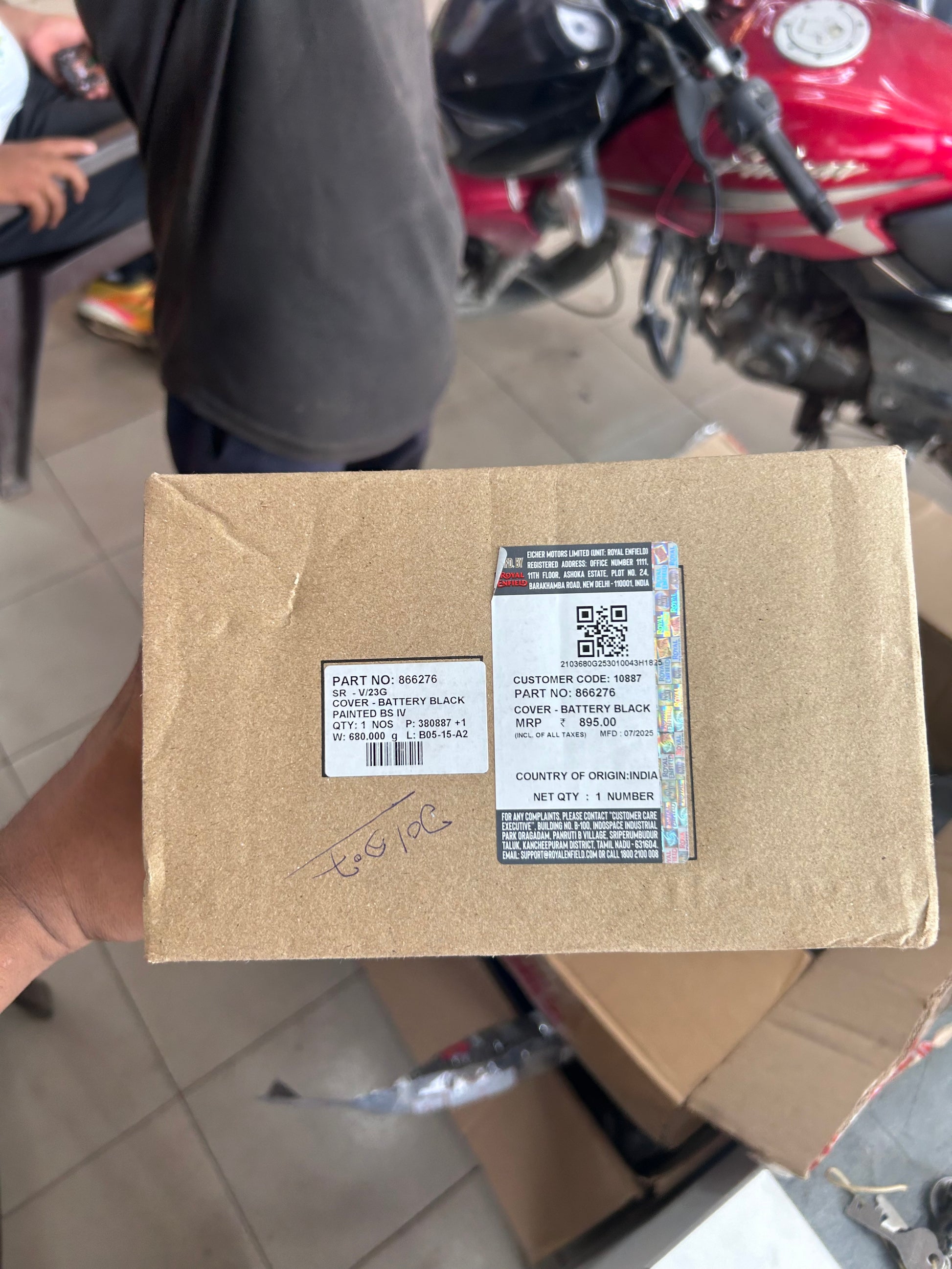 866276 – Royal Enfield Battery Cover Black for UCE Classic