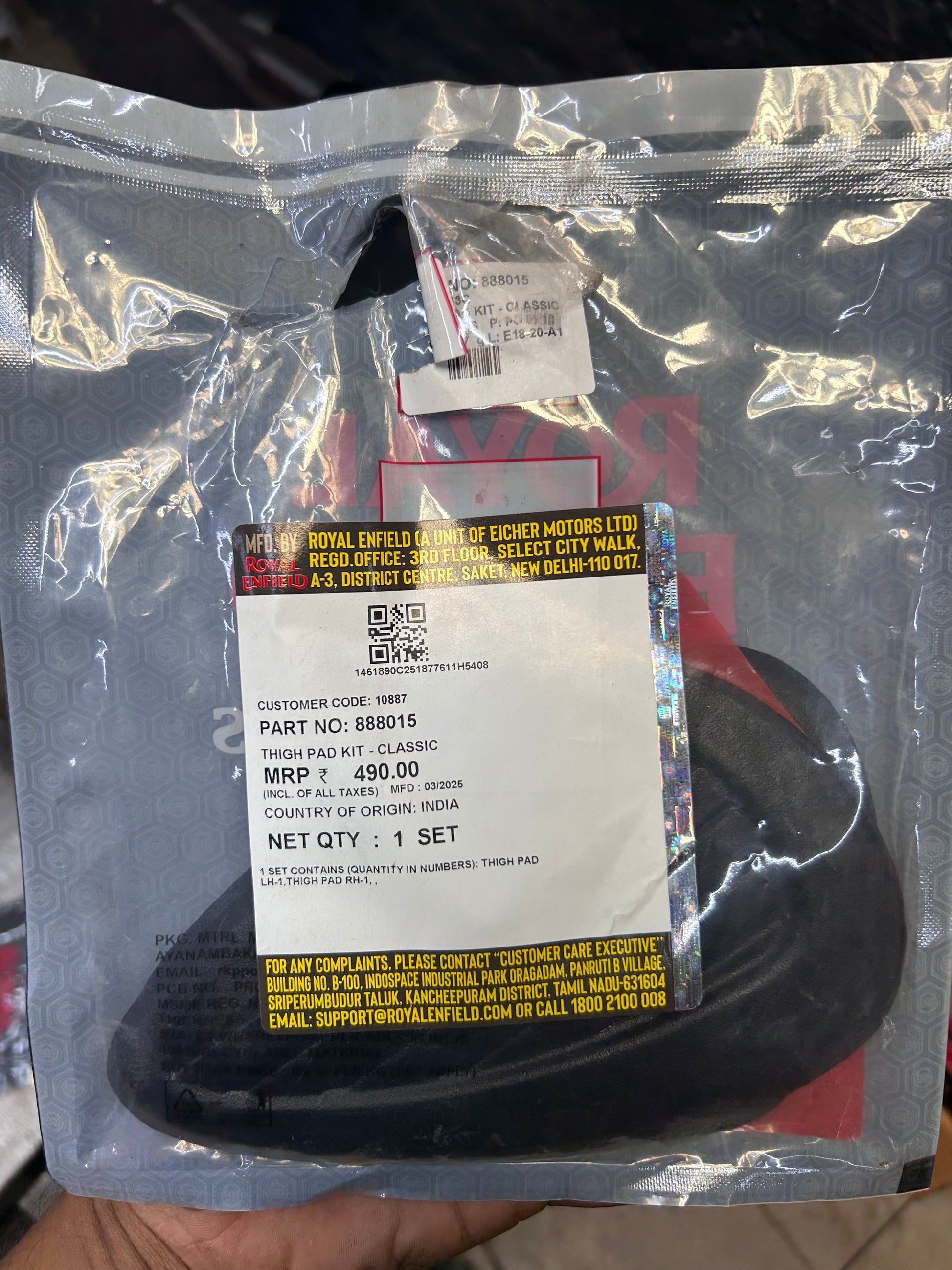 Royal Enfield Thigh Pad Kit Classic 888015 – Genuine OEM Part for Classic 350 & 500 Models

