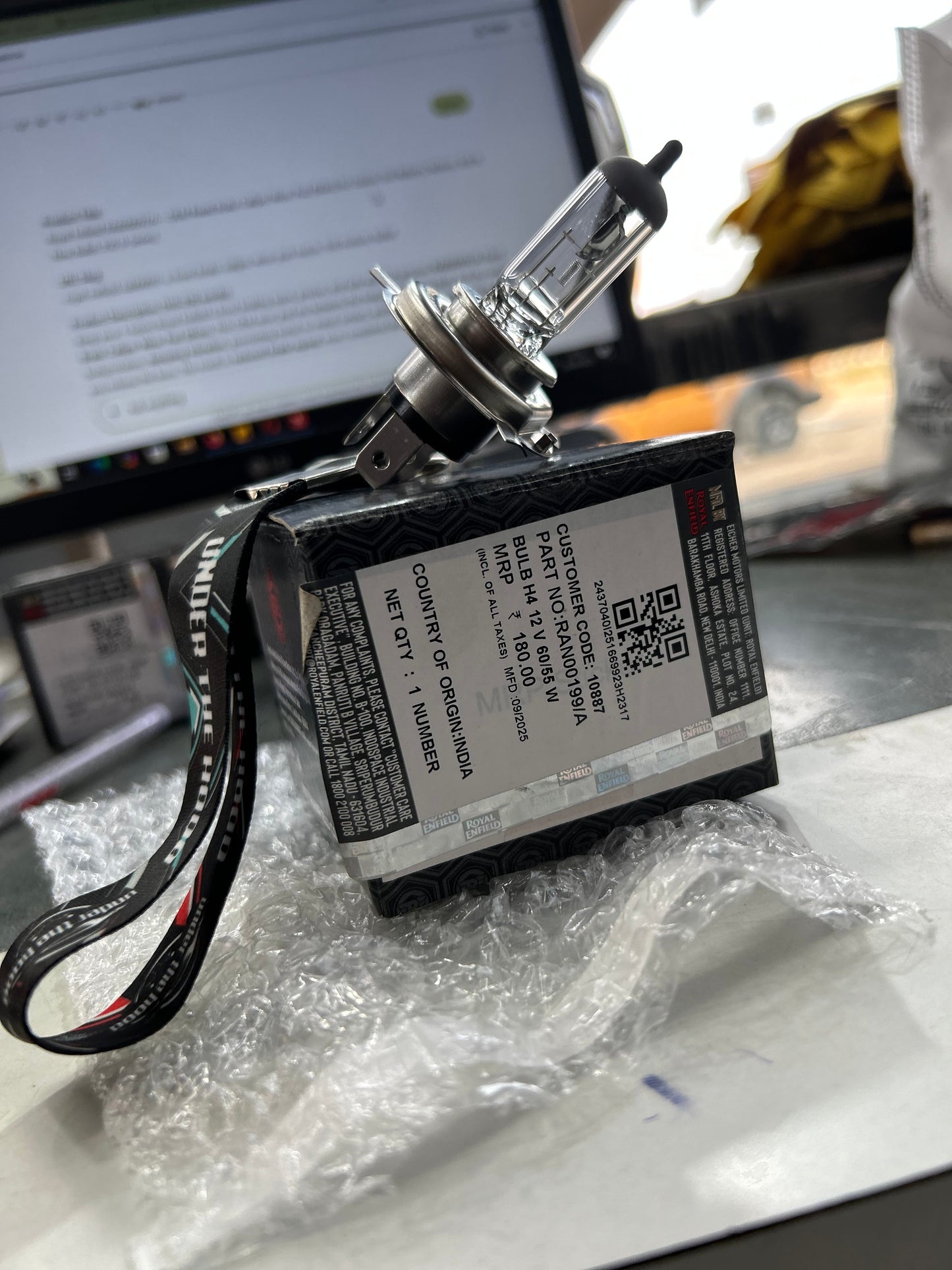 Royal Enfield RAN00199/A – OEM Headlamp Bulb H4 12V 60/55W for Reborn / New Bullet & All Bikes with H4 Socket