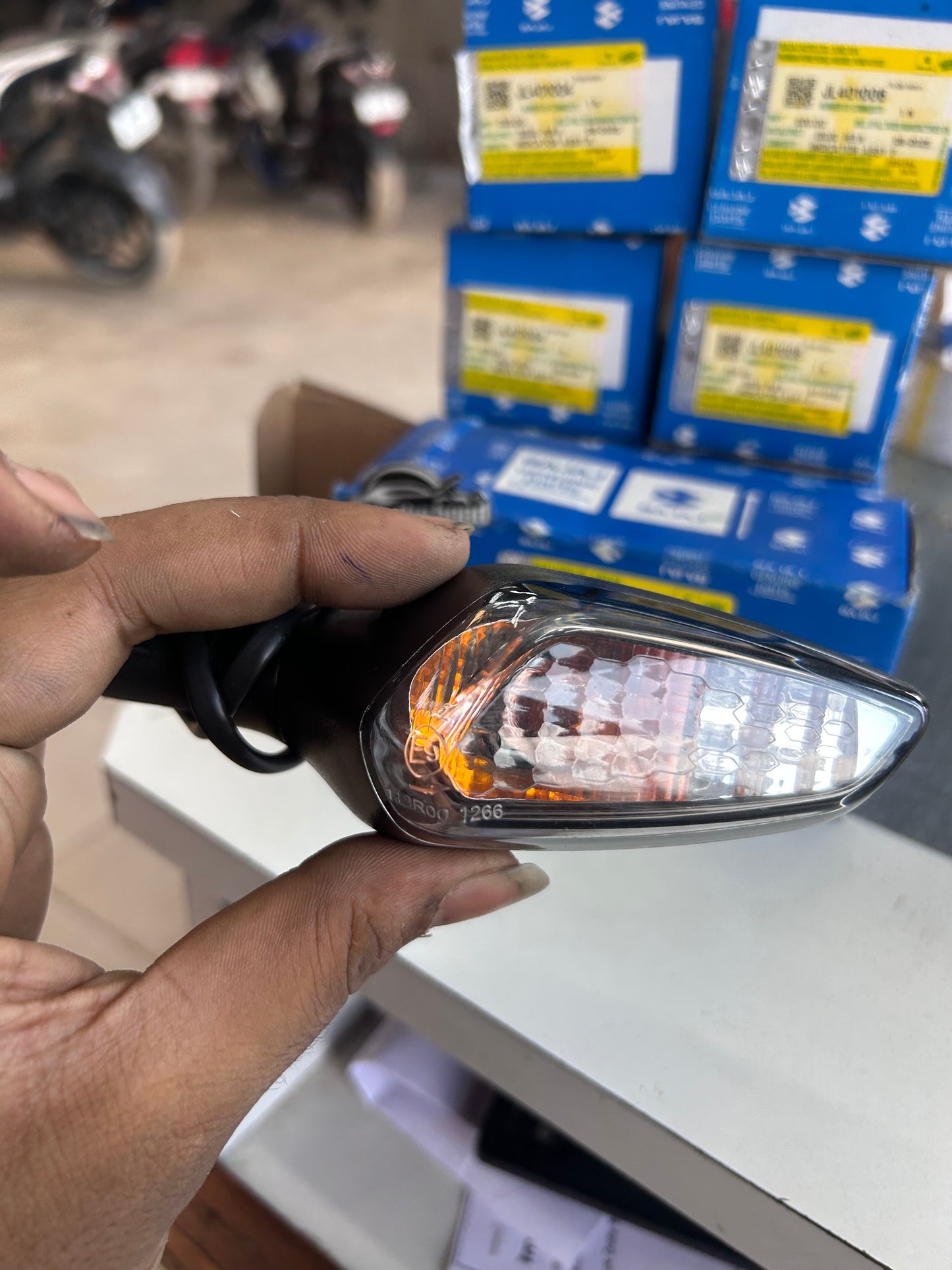 Bajaj Pulsar N160 Front Left (LH) Indicator – JR401011 | OEM Turn Signal (2022–2023)