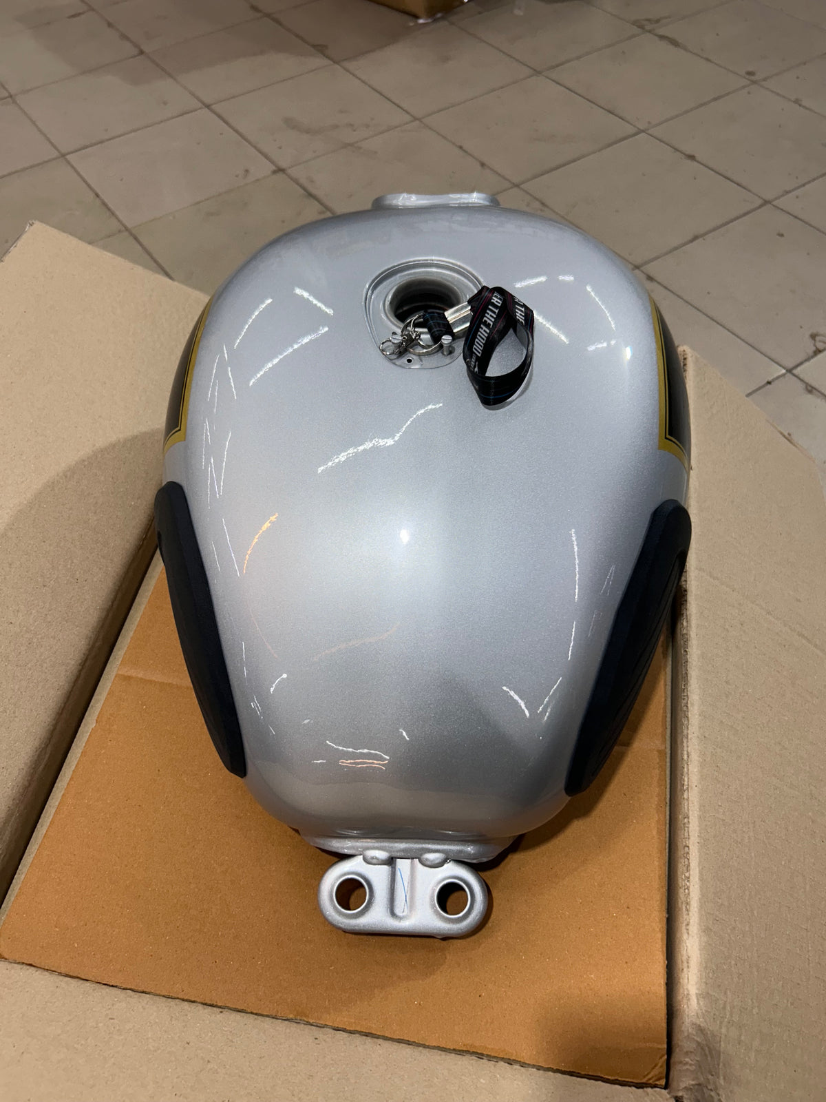 Royal Enfield Classic 350 UCE BS4 Silver Fuel Tank with Sticker – 826070