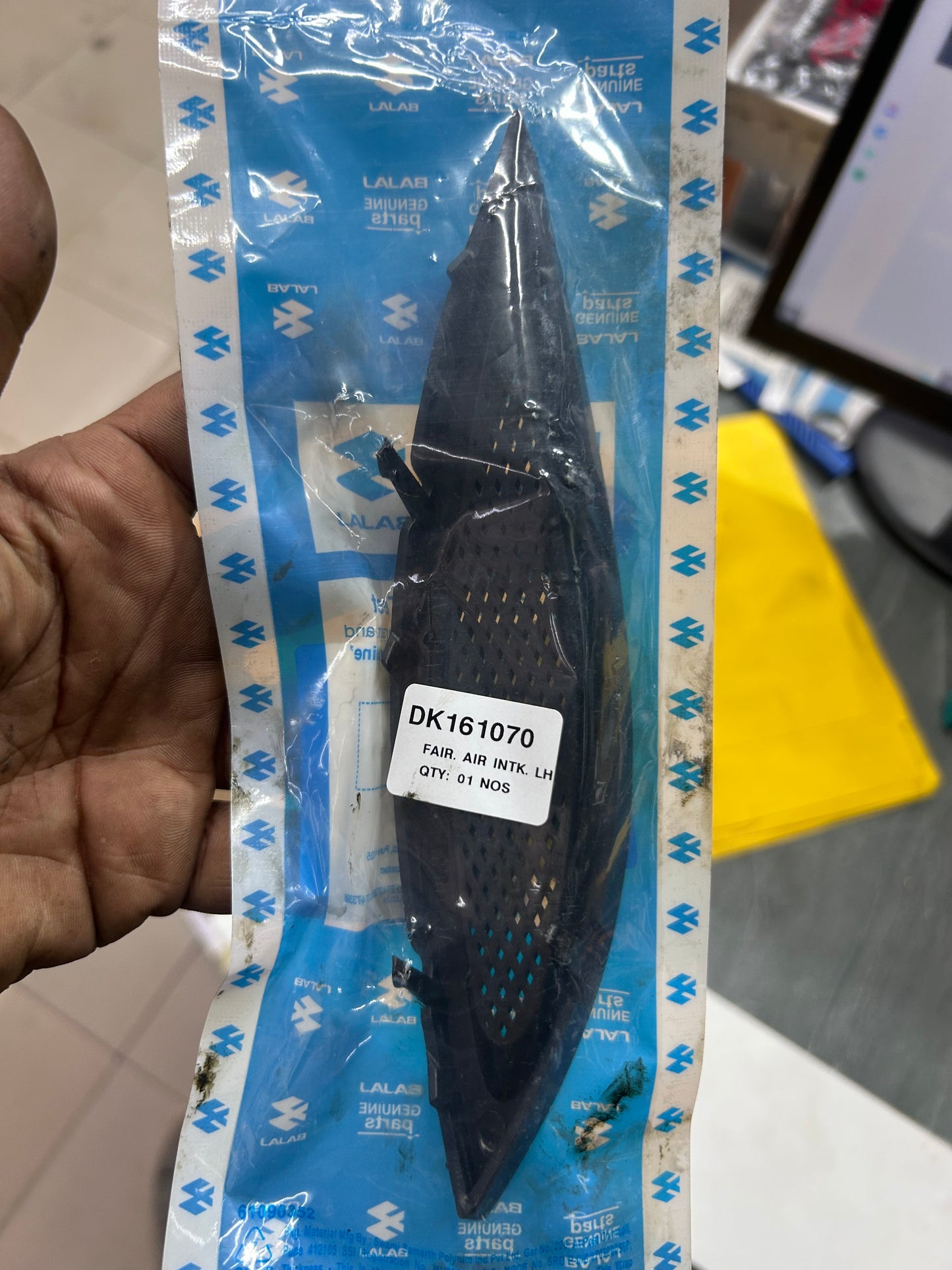 Fairing Air Intake Right (DK161071) – Genuine Bajaj for Pulsar 220 UG4