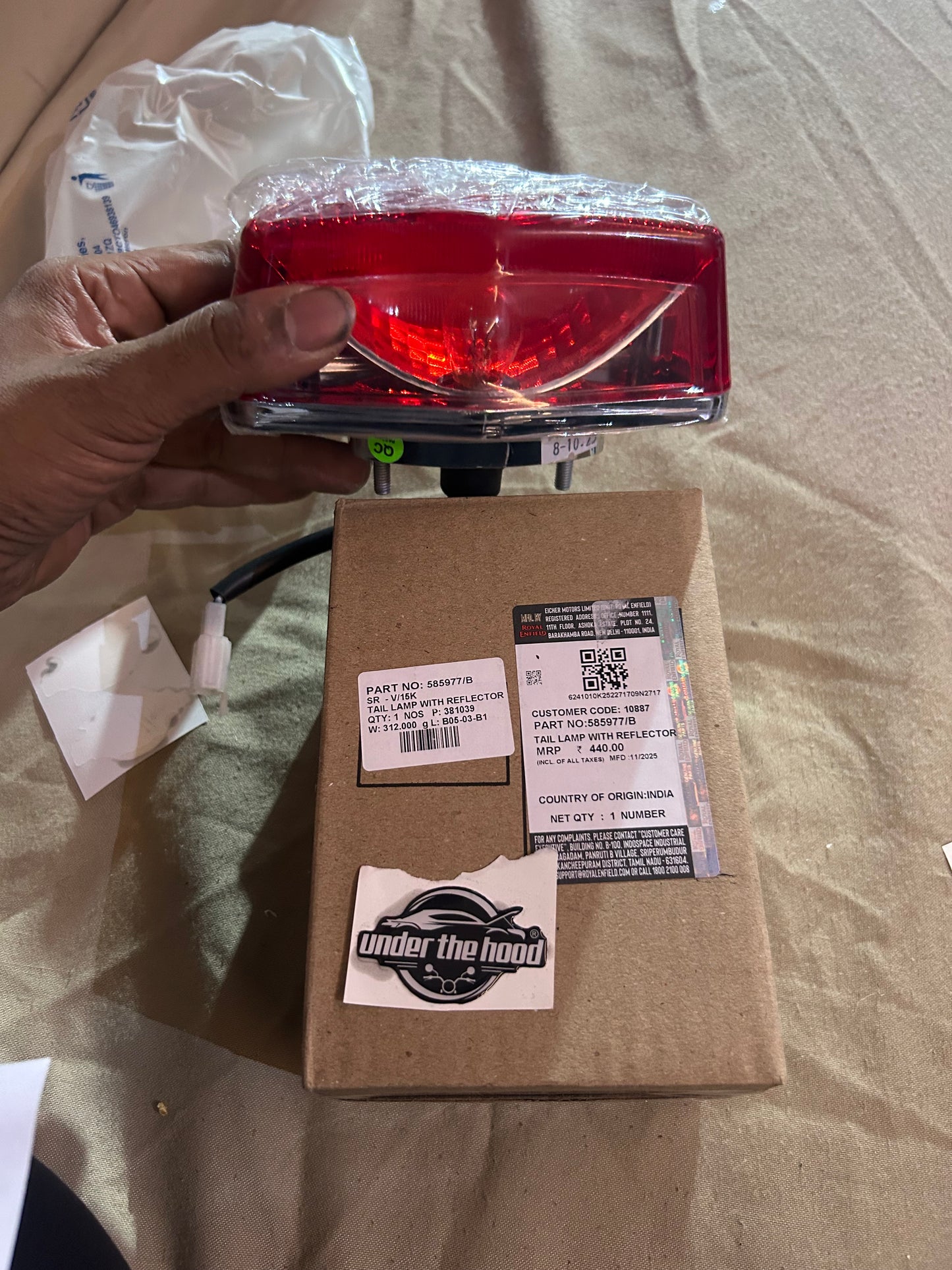 Royal Enfield 585977/B Tail Lamp with Reflector – Genuine Rear Light Assembly for Interceptor 650 & Continental GT 650