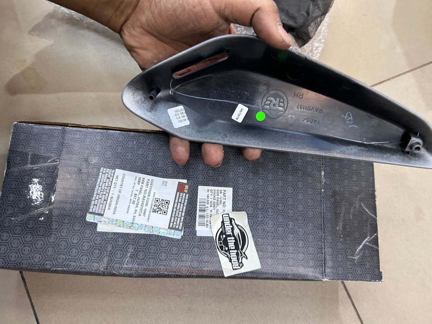 Royal Enfield RAV02167/A – Side Panel, Outer, RH, Smoke Grey (Smoke Grey) for Guerrilla 450 (BS6) – Genuine OEM