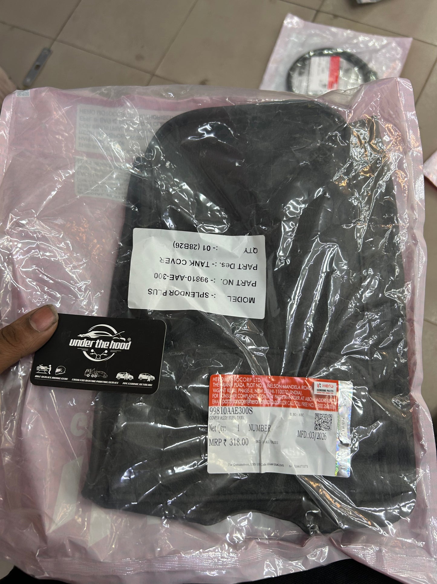 Hero Genuine Tank Cover 99810AAE300S | Fuel Tank Cover with Storage for Splendor Plus