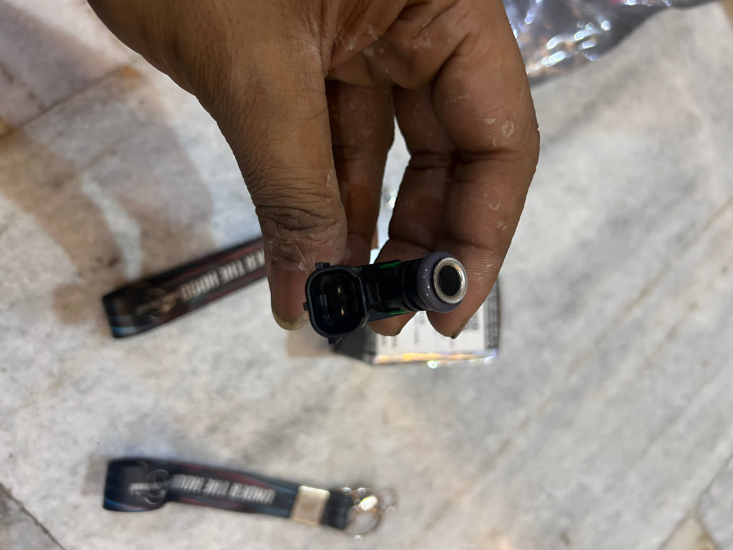 Royal Enfield Fuel Injector – 1570190/D – Genuine OEM for Classic 350, Meteor 350, Hunter 350, Bullet 350 (J-Series)