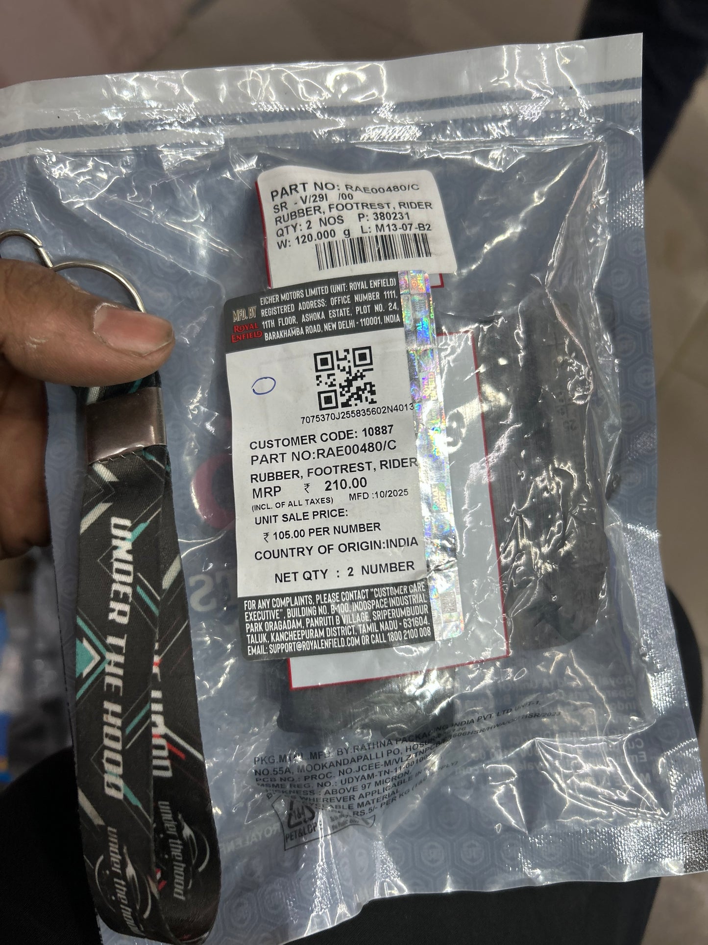 Royal Enfield Bear 650 Rider Footrest Rubber Grip (RAE00480/C) – Fits Left & Right – Genuine OEM