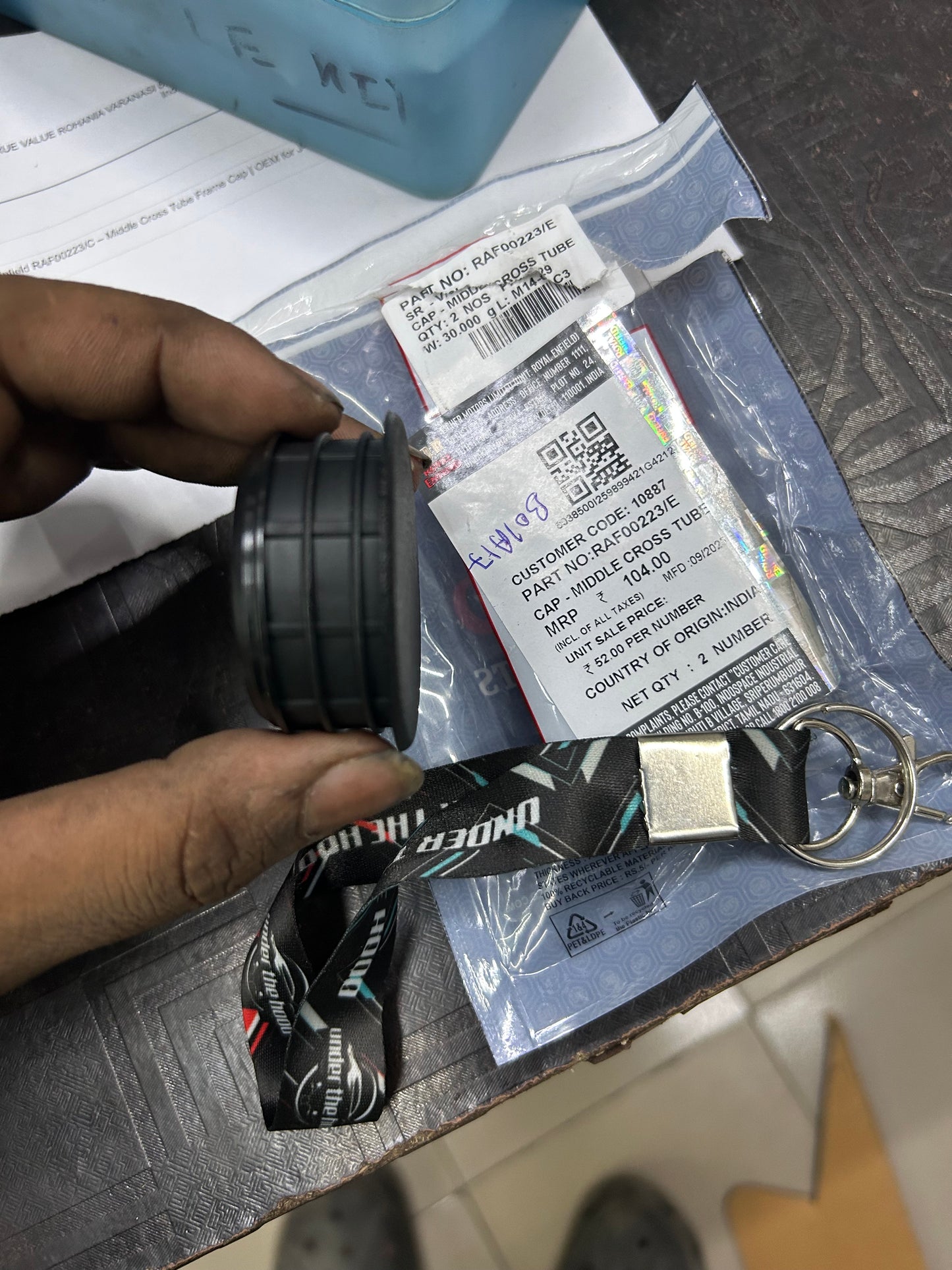 Royal Enfield RAF00223/C – Middle Cross Tube Frame Cap | OEM for J-Series (Bullet 350, Classic 350 UK, Meteor 350, Hunter 350)