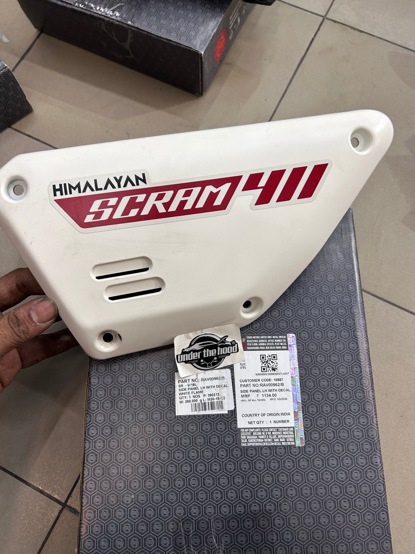 Royal Enfield RAV00962/B - Side Panel LH with Decal - White Flame for Scram 411 White Flame - OEM