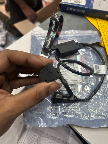 Royal Enfield RAC00053/F – OEM USB Charger (Handlebar) for Classic 350 Reborn, Meteor, Bullet 350, Hunter 350 J-Series & Retrofit Upgrade for Older Models