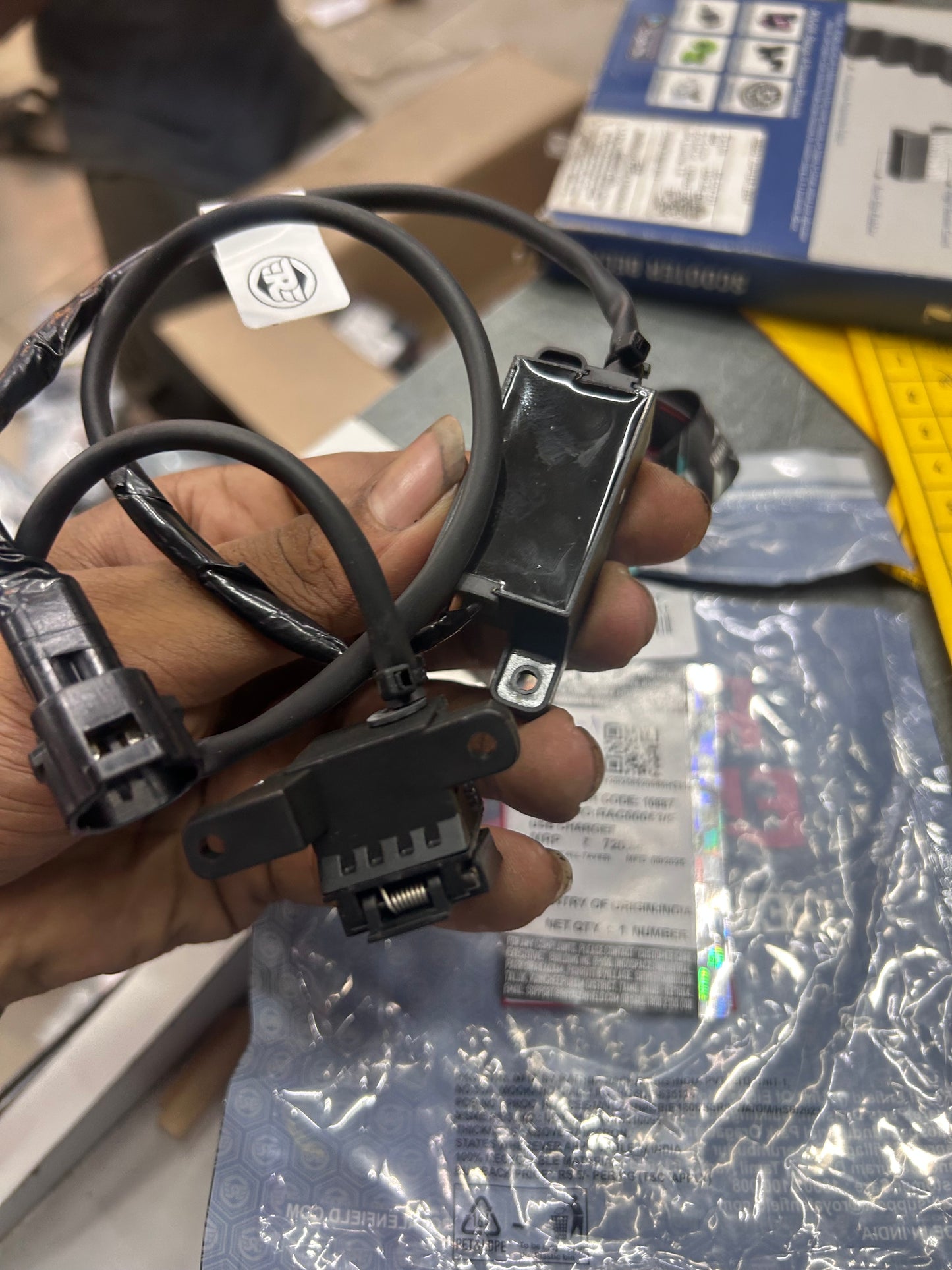 Royal Enfield RAC00053/F – OEM USB Charger (Handlebar) for Classic 350 Reborn, Meteor, Bullet 350, Hunter 350 J-Series & Retrofit Upgrade for Older Models