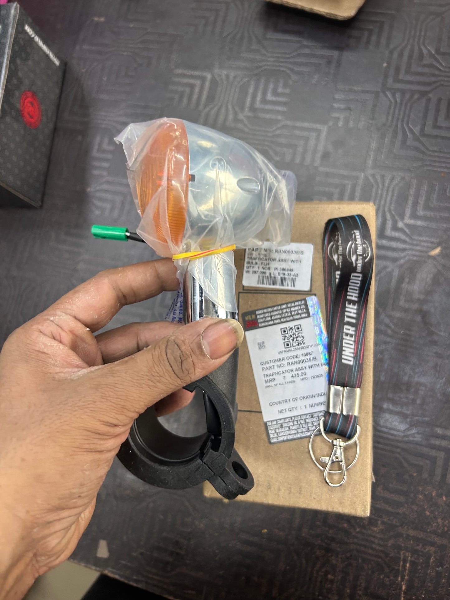 Royal Enfield RAN00035 / RAN00035/B – Trafficator Assembly with Bulb, Front Left (Chrome) for Classic 350 Reborn (J-Series BS6) & New Bullet 350 – Genuine OEM Indicator