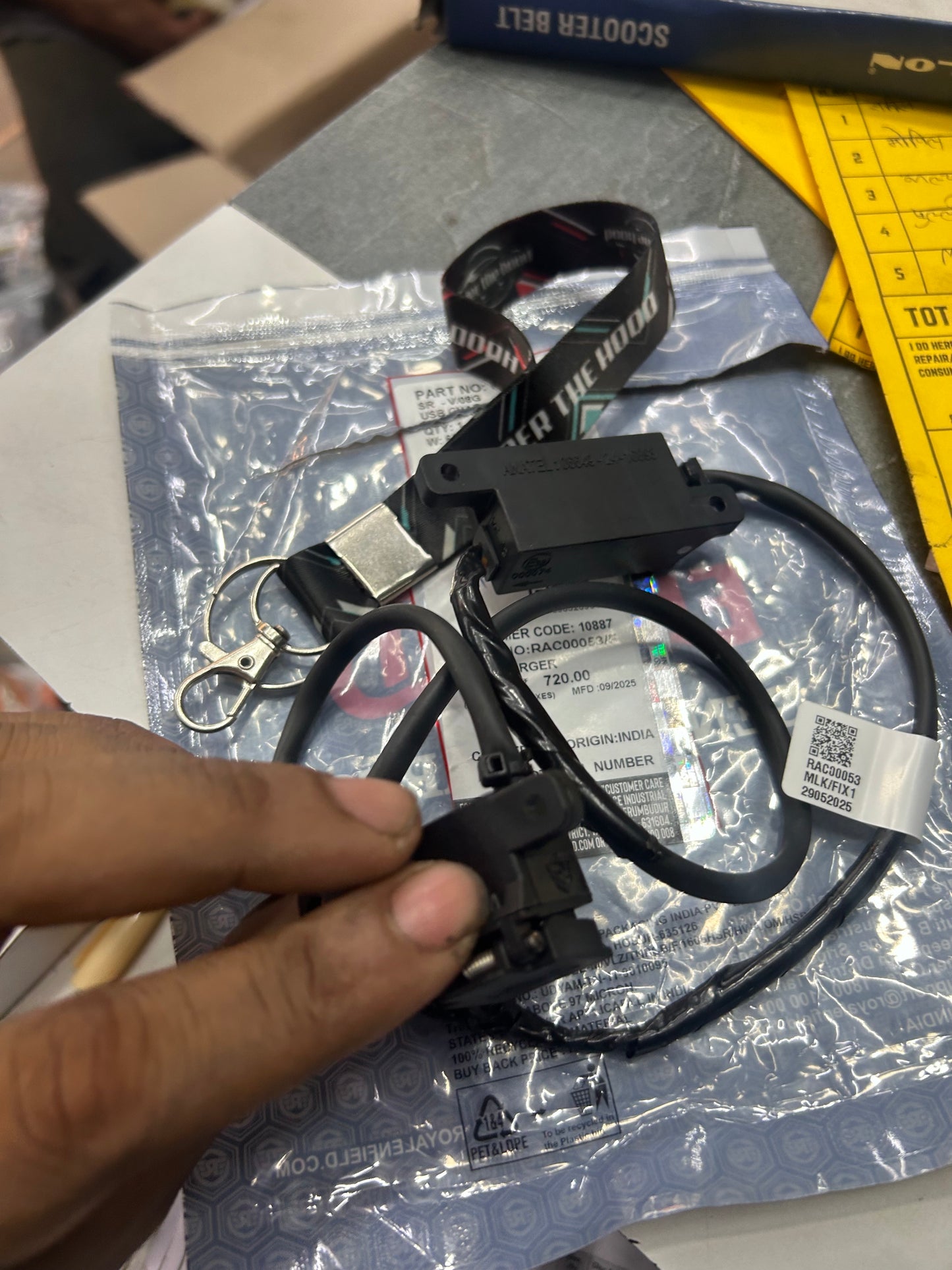 Royal Enfield RAC00053/F – OEM USB Charger (Handlebar) for Classic 350 Reborn, Meteor, Bullet 350, Hunter 350 J-Series & Retrofit Upgrade for Older Models