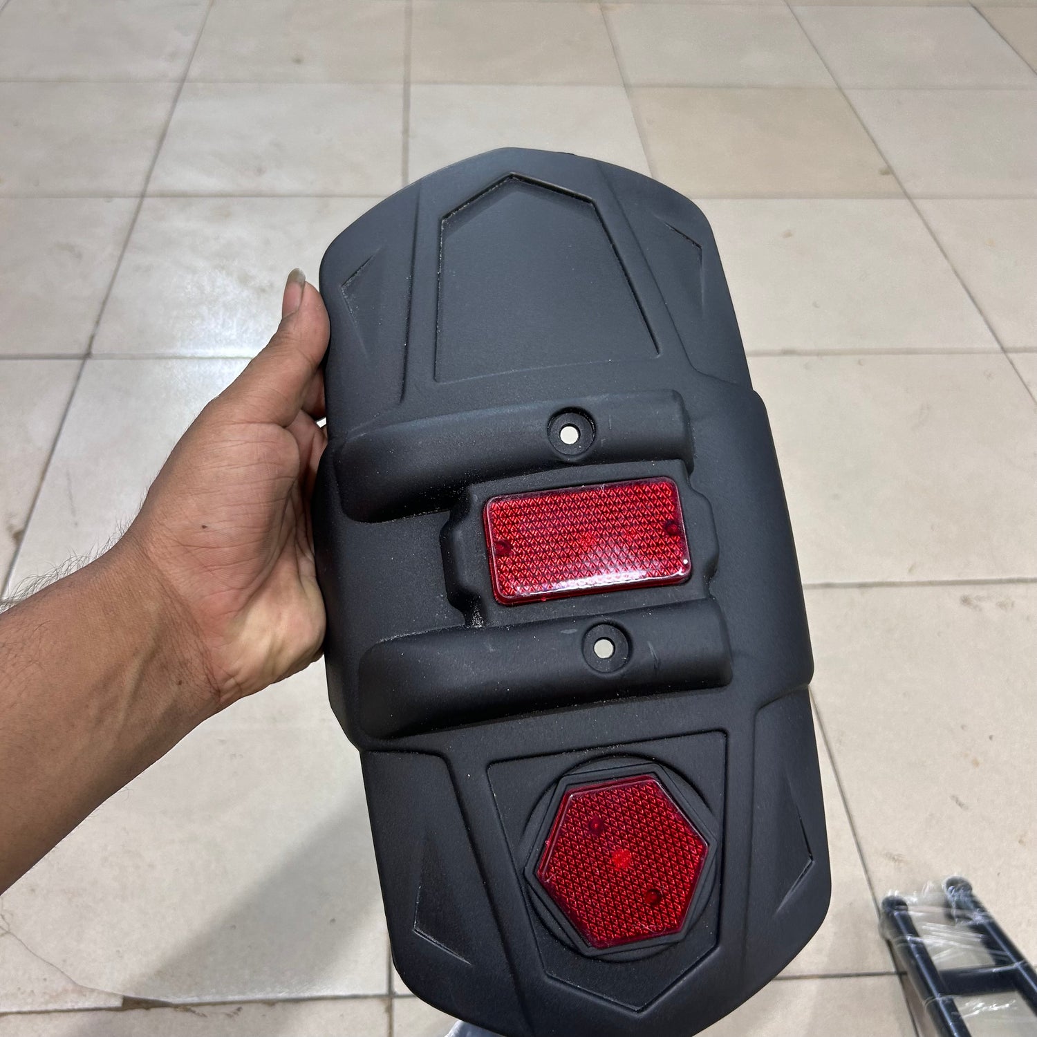 Universal Tyre Hugger Rear Mudguard with Reflectors for Bikes – Black