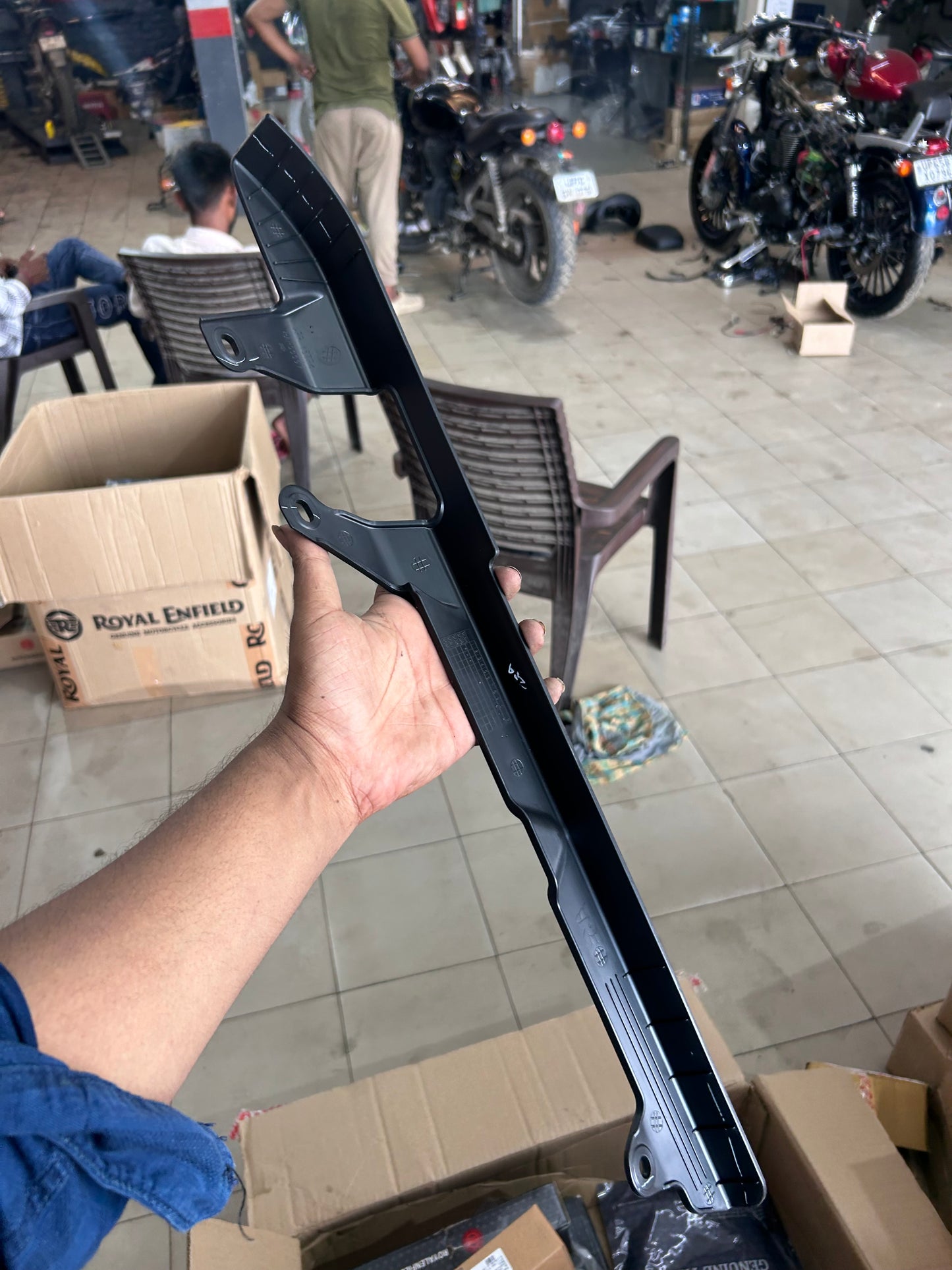 Royal Enfield RAR00097/A – Rear Chain Guard (OEM Swingarm Cover) for Hunter 350