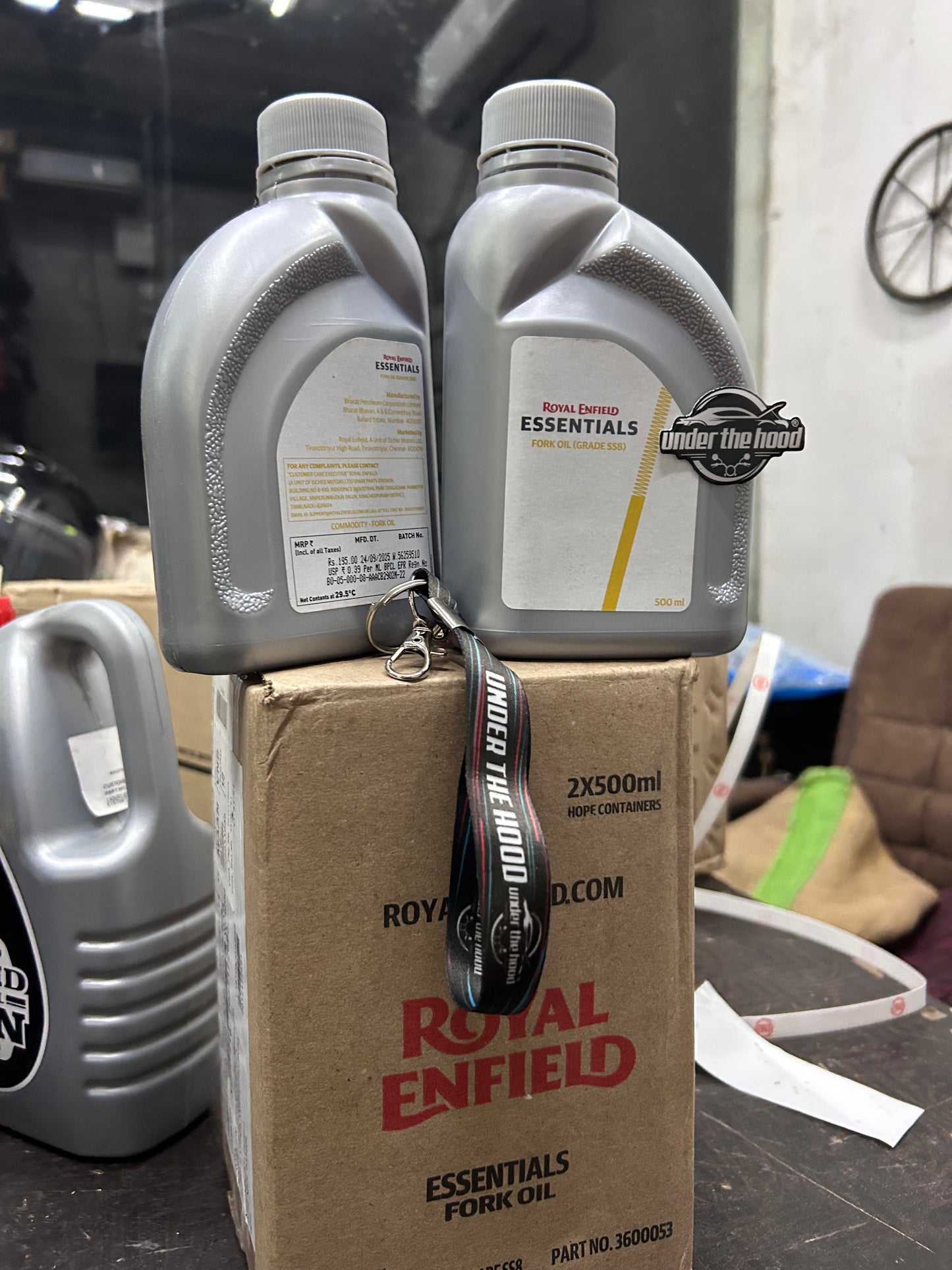 Royal Enfield 3600053 – Essentials Front Fork Oil Grade SS8 (500ml) for Classic, Bullet, Meteor, Himalayan & 650 Twins