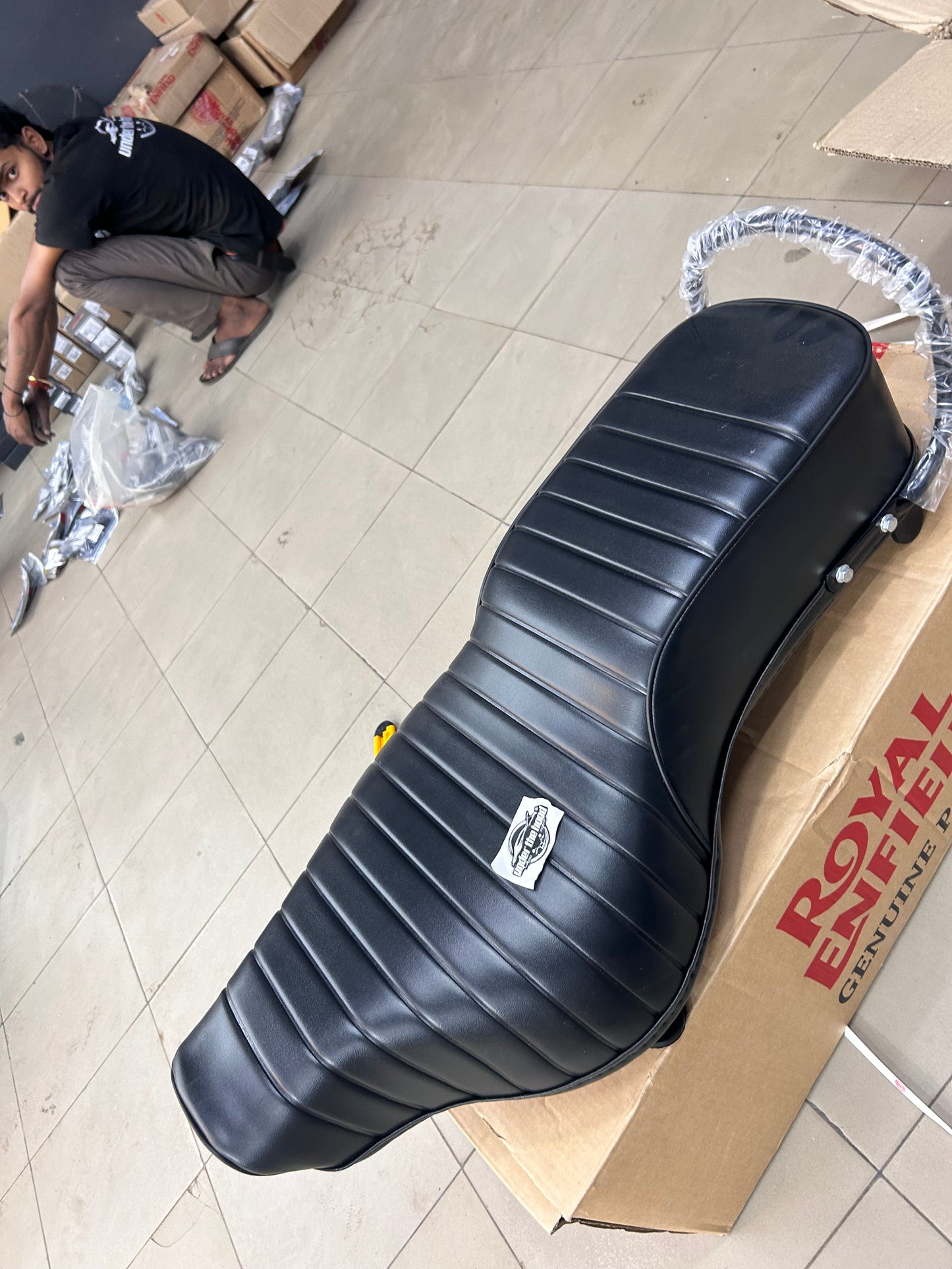 Royal Enfield 583944/B – Complete Seat Assembly for Bullet Standard 350 UCE & Electra 350 UCE – Genuine OE Dual Seat