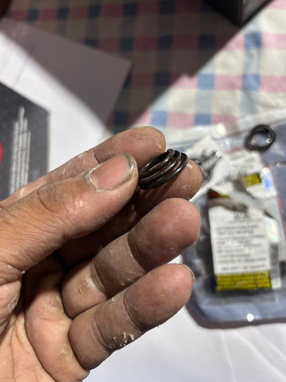 580381 – Pillion Footrest Spring for Classic 350/500 UCE, Bullet 350/500 UCE, Electra 350 UCE, Thunderbird 350/500 (TBTS/NTB), Continental GT 535 (Euro-4 footrest group) – Genuine Royal Enfield