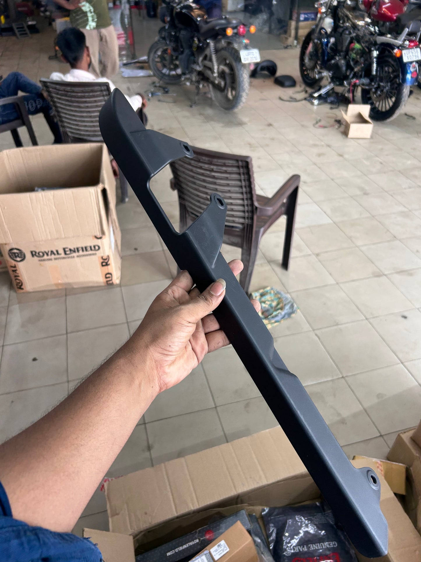 Royal Enfield RAR00097/A – Rear Chain Guard (OEM Swingarm Cover) for Hunter 350