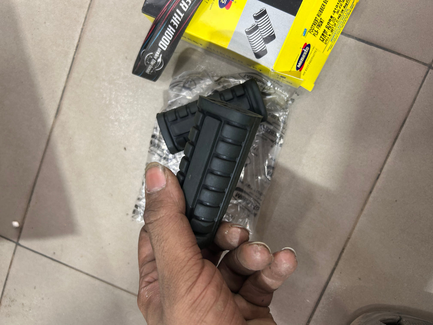 MeBesto 121010208 Front Footrest Rubber Set for Bajaj Pulsar 125 BS6