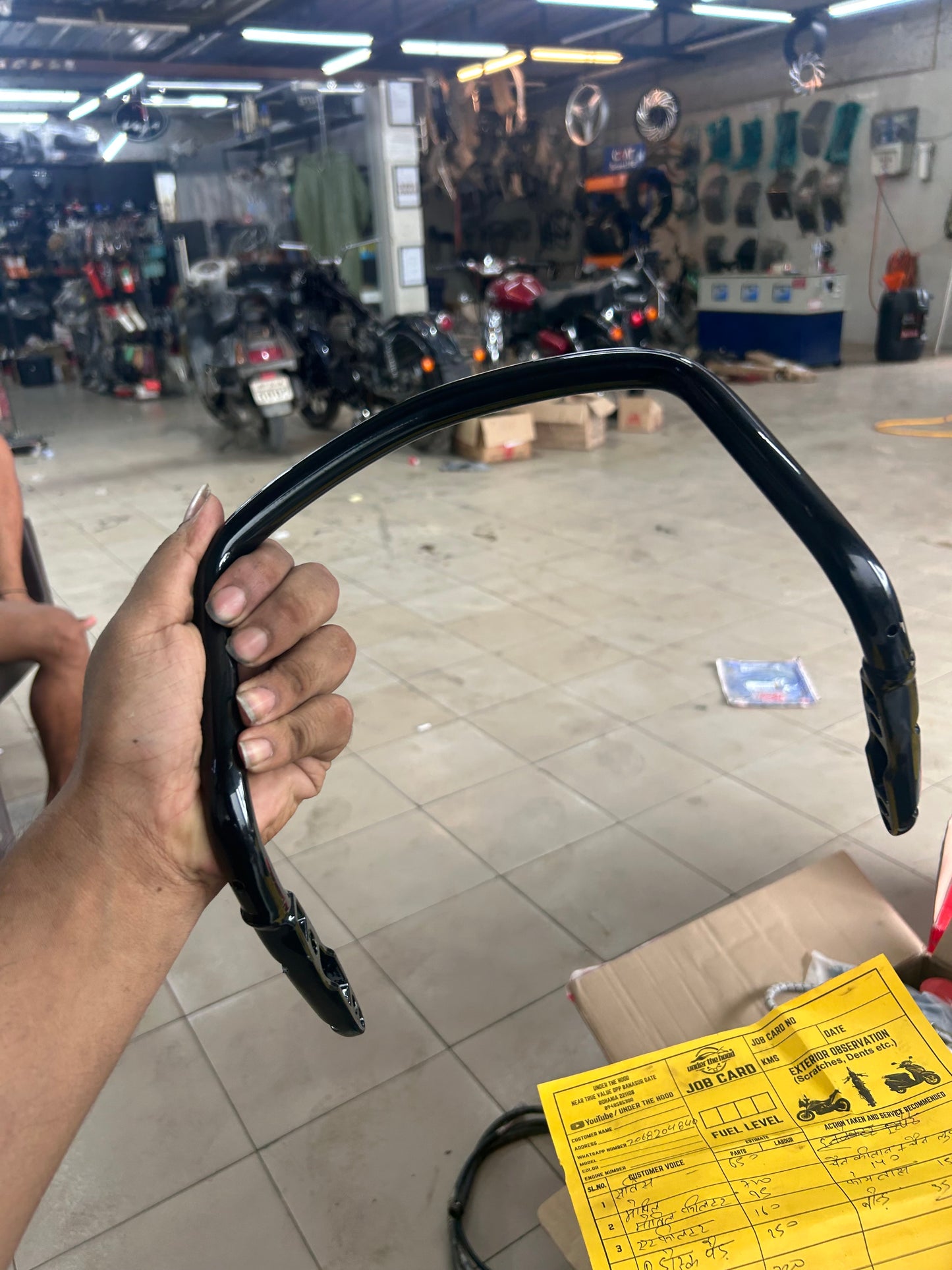 Royal Enfield RAU00401/B – Glossy Black Grab Rail Assembly for Classic 350 Reborn