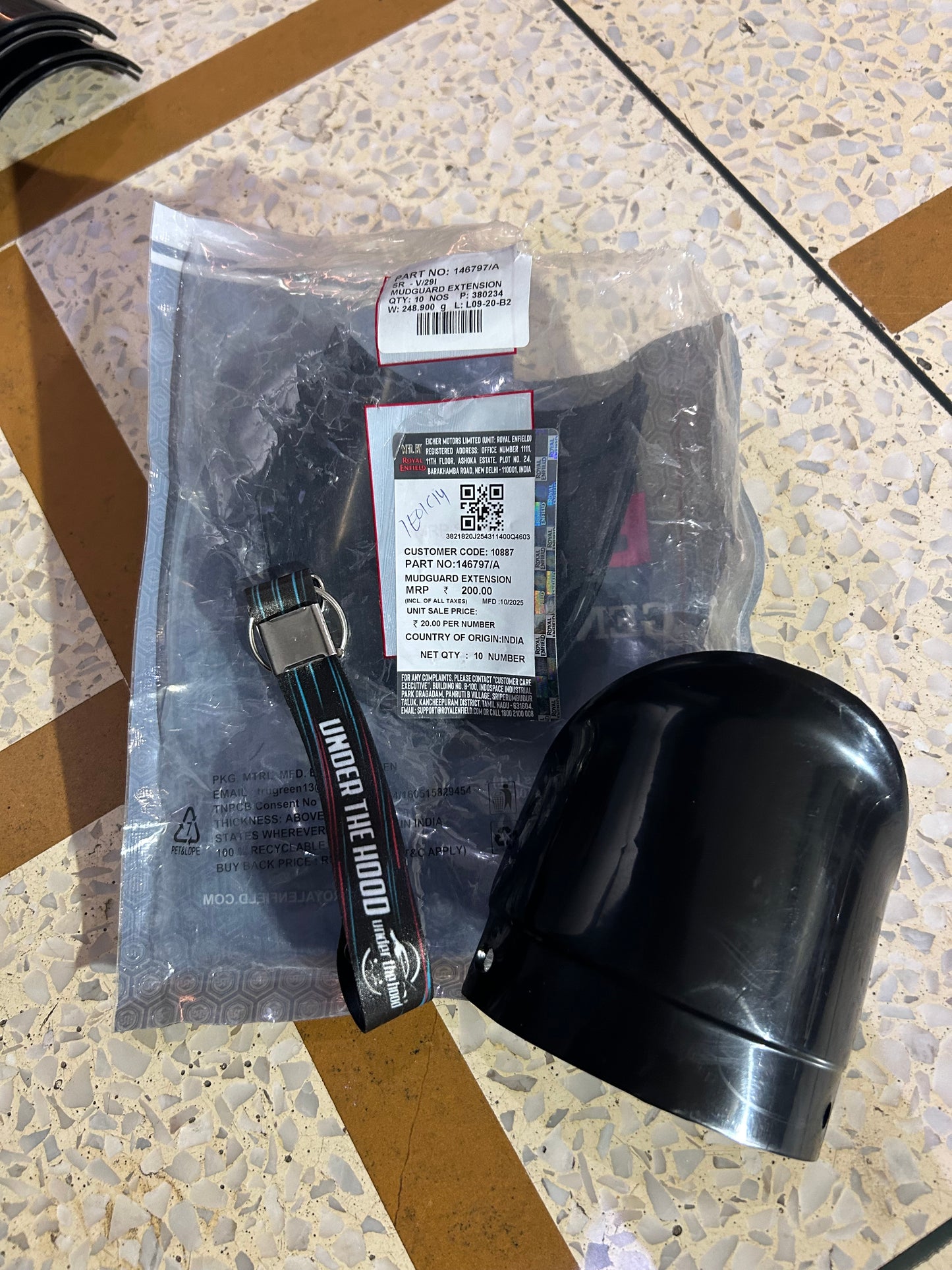 Royal Enfield 146797 / 146797/A – Front Mudguard Extension (Plastic, Black) for Classic 350/500 UCE, Bullet 350/500, Electra 350 UCE & Thunderbird 350/500