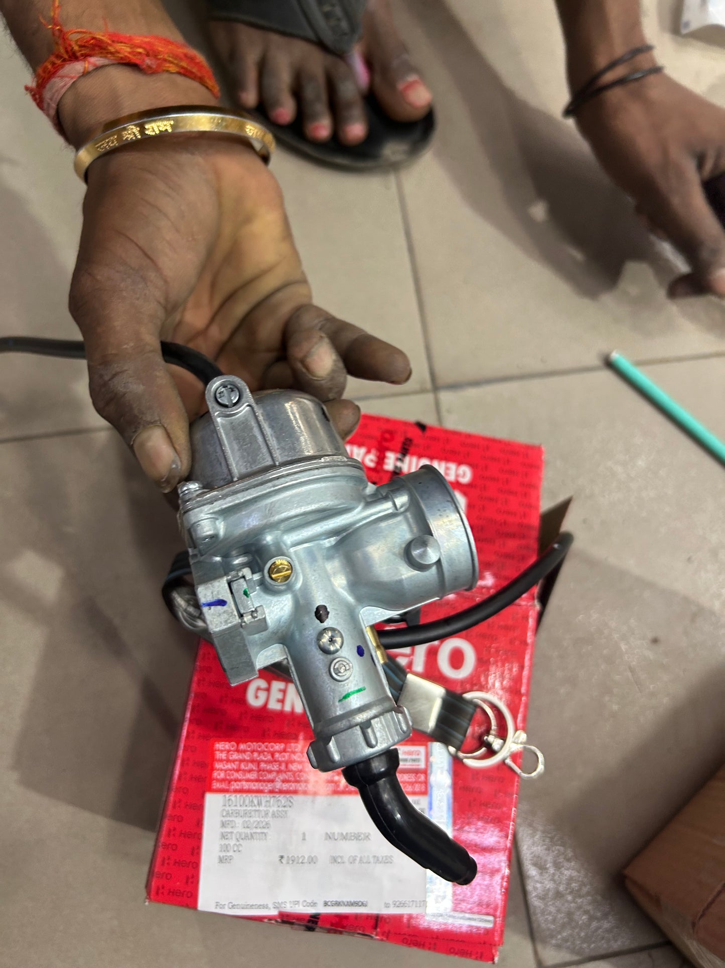 Hero Genuine Carburettor Assembly (Carburetor Assy) for Splendor+ / Passion Plus | Part No 16100KCC942S New Part Number 16100KWH762S