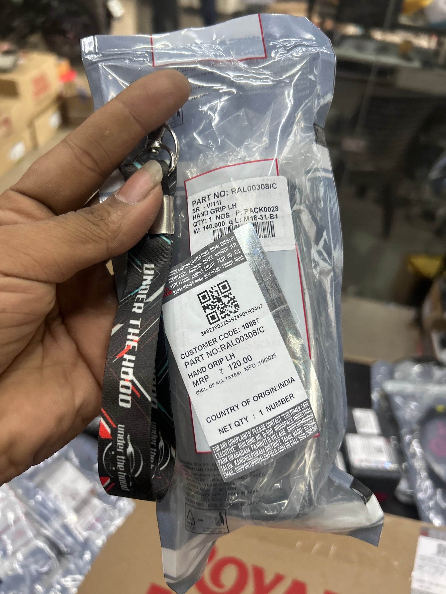 Royal Enfield Left-Hand Grip (LH) – Handlebar Rubber — Himalayan 450 & Guerrilla 450 (Sherpa-450, BS6.2/E5) — RAL00308/C | Genuine OE