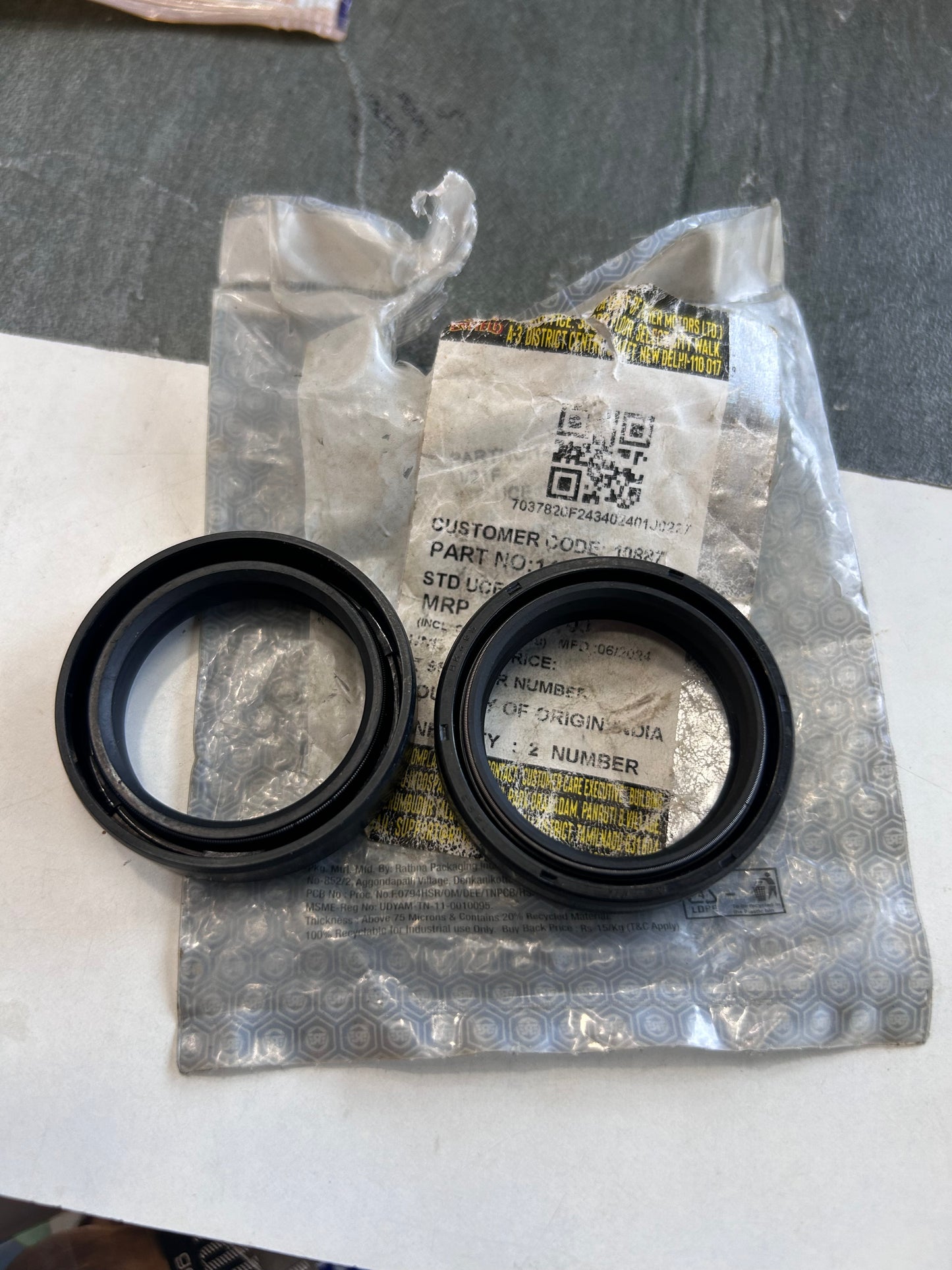 Royal Enfield 147632/A – Oil Seal Fork Assembly | Genuine Spare for Classic 350, Classic 500, Standard 350 (UCE)