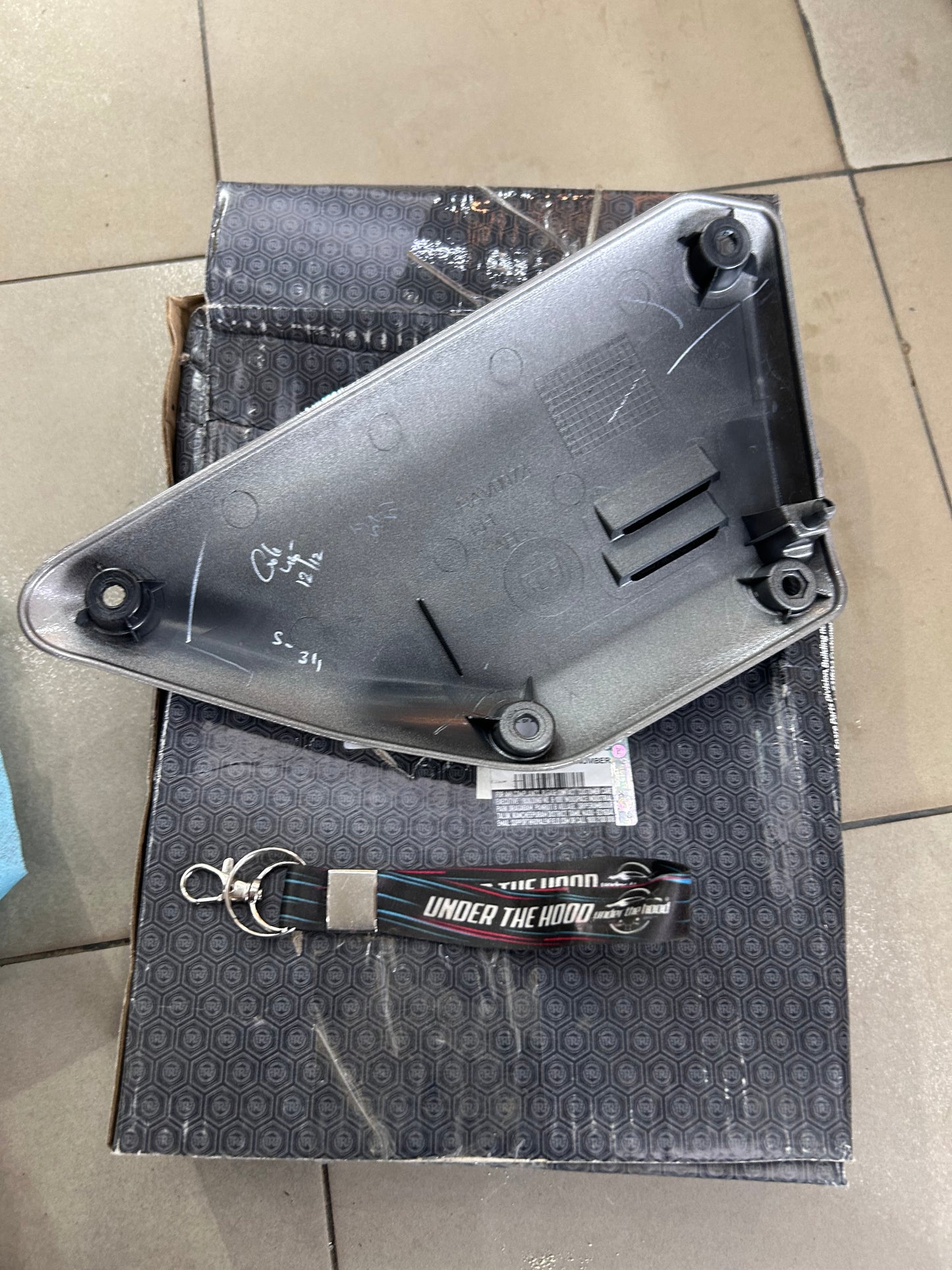 Royal Enfield RAV01747/A - Side Panel LH with Decal - SILVER WITH CYAN for Scram 440 - OEM