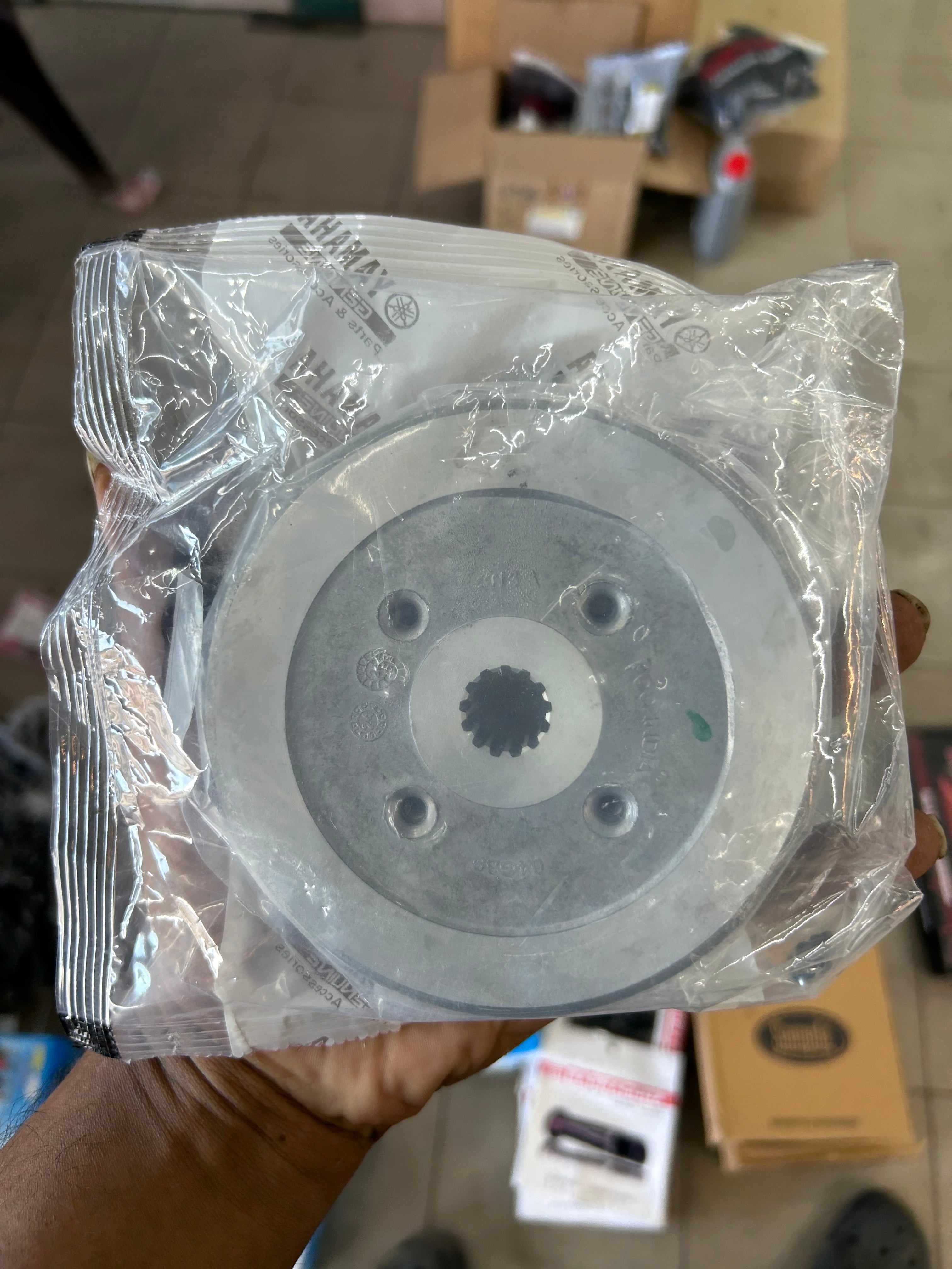 Yamaha FZ150 V1/V2 Boss Clutch – Genuine 21C-E6371-00 – UNDER THE HOOD