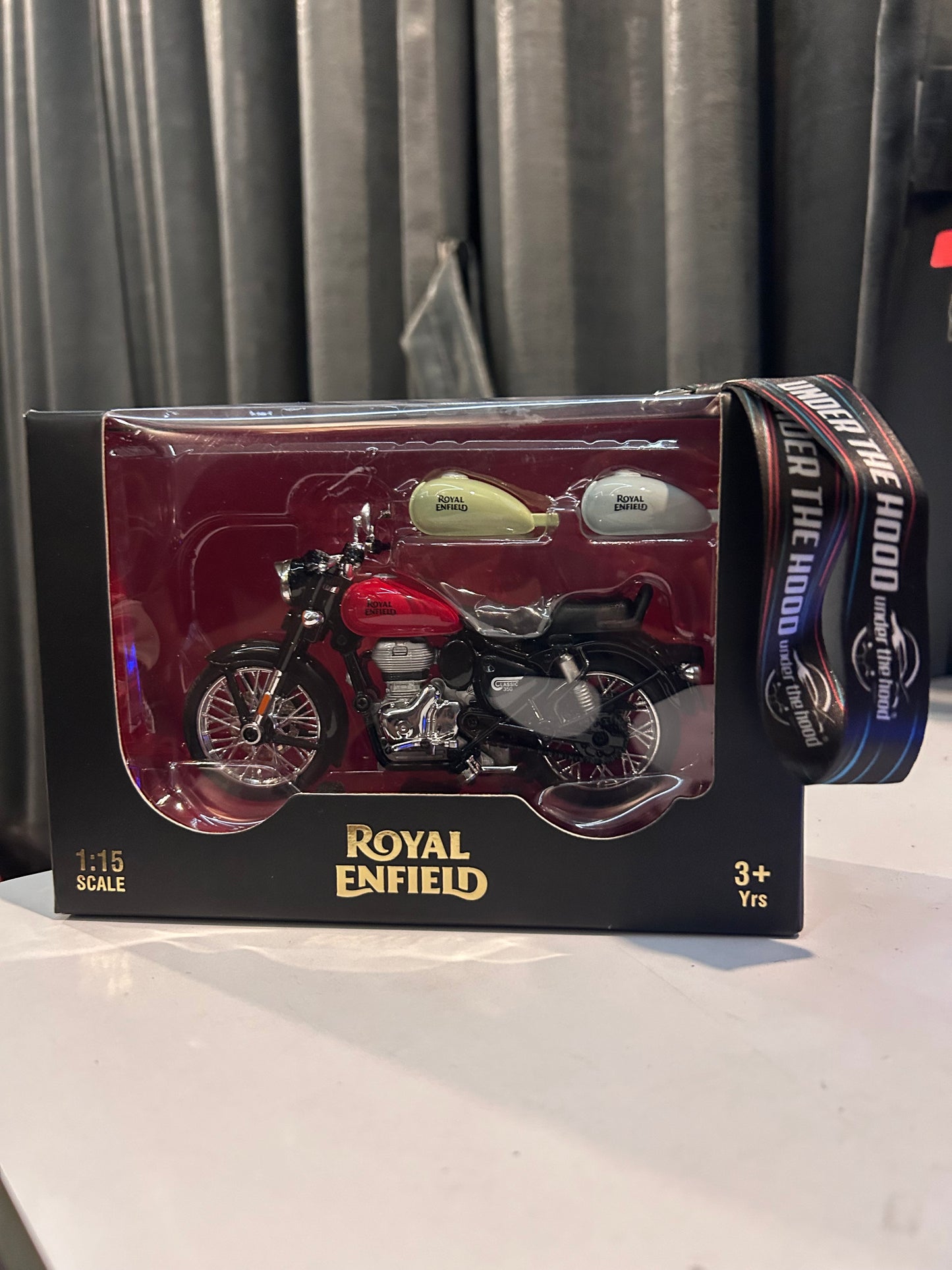 Royal Enfield Classic 350 1:15 Scale Model Bike Toy – Pull Back, Interchangeable Tanks, Single & Dual Seat Modes