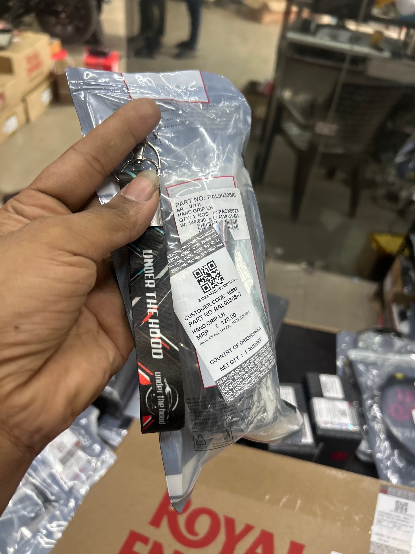 Royal Enfield Left-Hand Grip (LH) – Handlebar Rubber — Himalayan 450 & Guerrilla 450 (Sherpa-450, BS6.2/E5) — RAL00308/C | Genuine OE