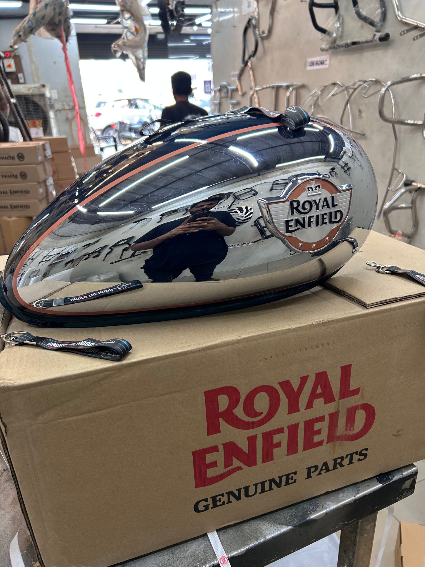 Fuel Tank Assembly with Sticker (Emerald Green) for All New Classic 350 (J-Series, BS6) – RAK02319/A