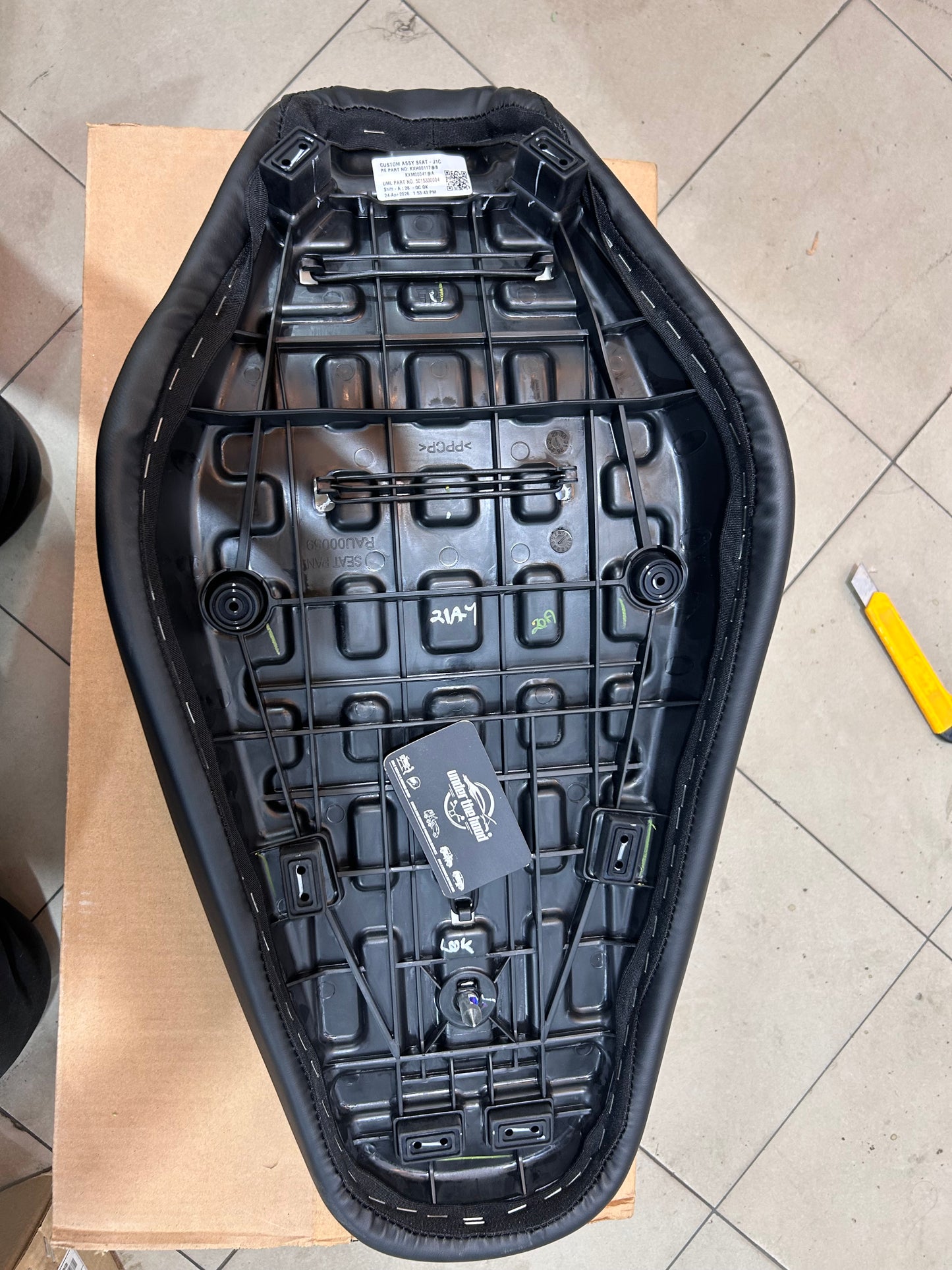 Royal Enfield Black Custom Seat KXA00140 — OEM Sporty Seat for Hunter 350