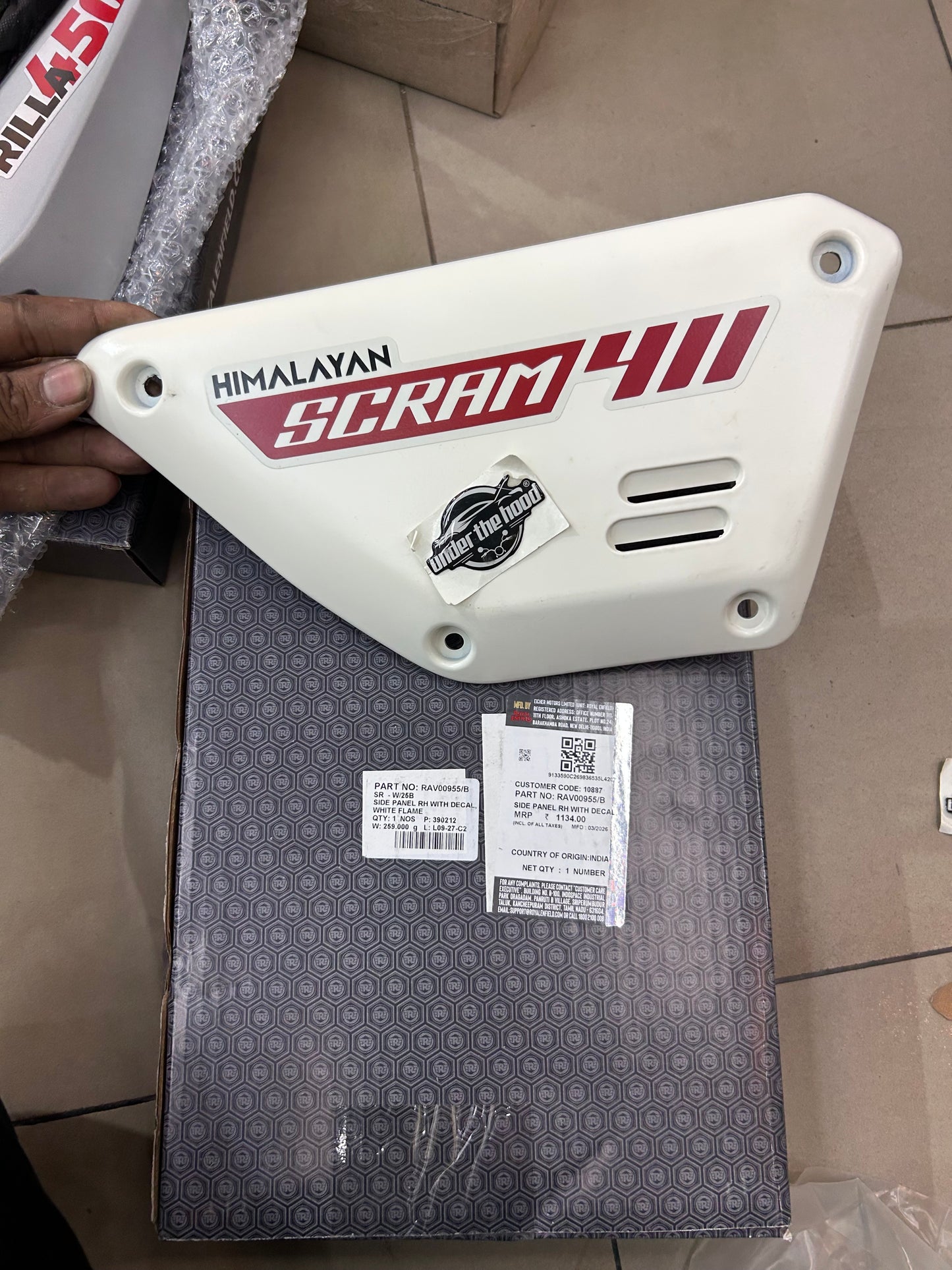 Royal Enfield RAV00955/B - Side Panel RH with Decal - Ash White / White Flame for Scram 411 White Flame - OEM