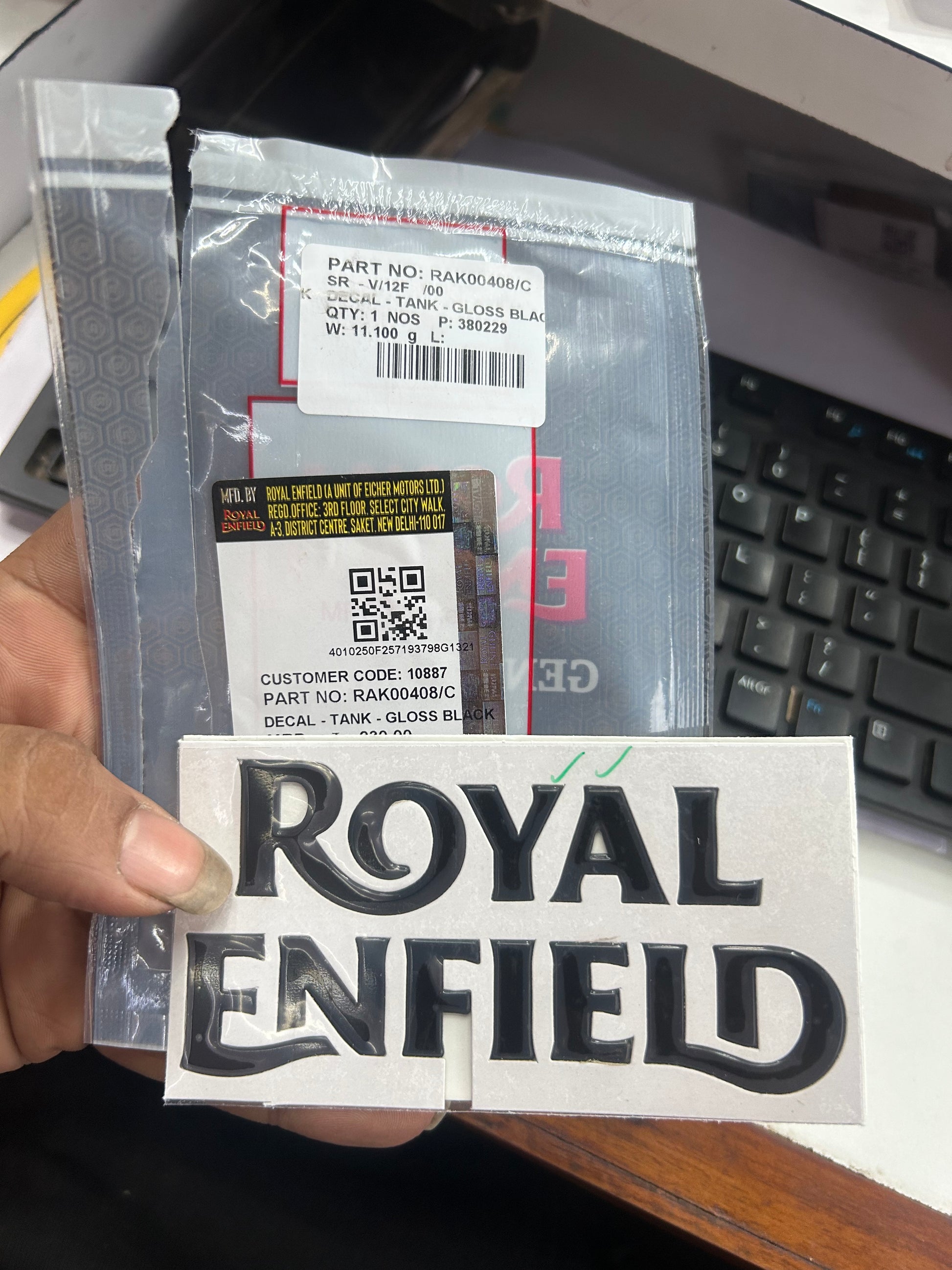 Royal Enfield Classic 350 Dark Stealth Gloss Black Tank Decal – RAK00408/C