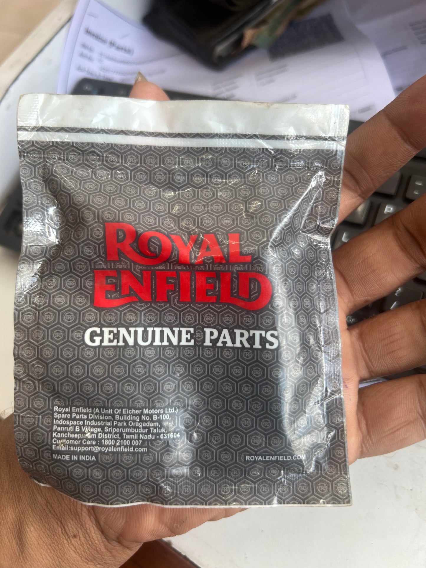 Royal Enfield Bolt, Rocker Cover 571117/C – Classic 350/500, Bullet, Thunderbird UCE