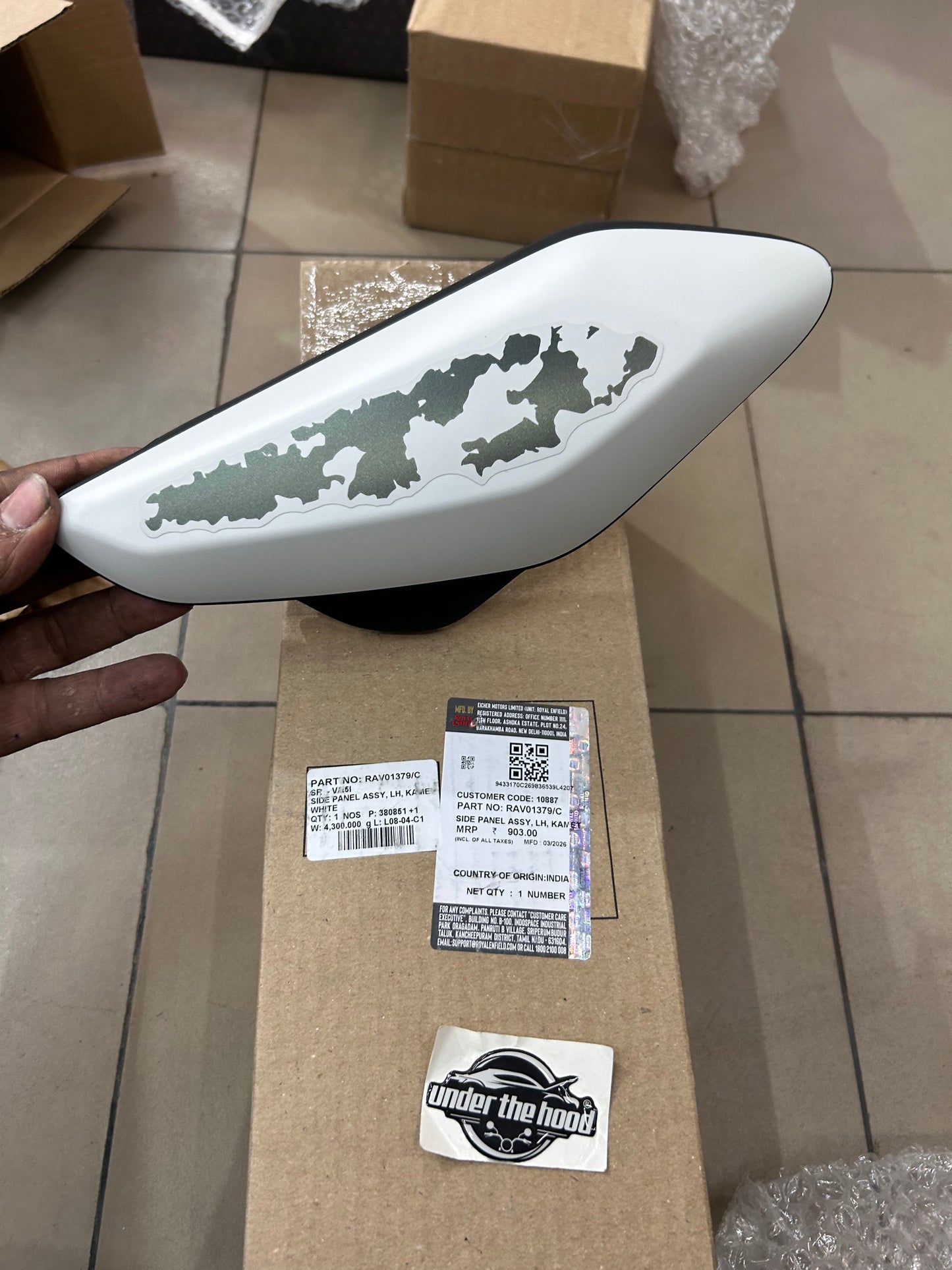 Royal Enfield RAV01379 - Side Panel Assembly (LH) - Kamet White - Himalayan 450