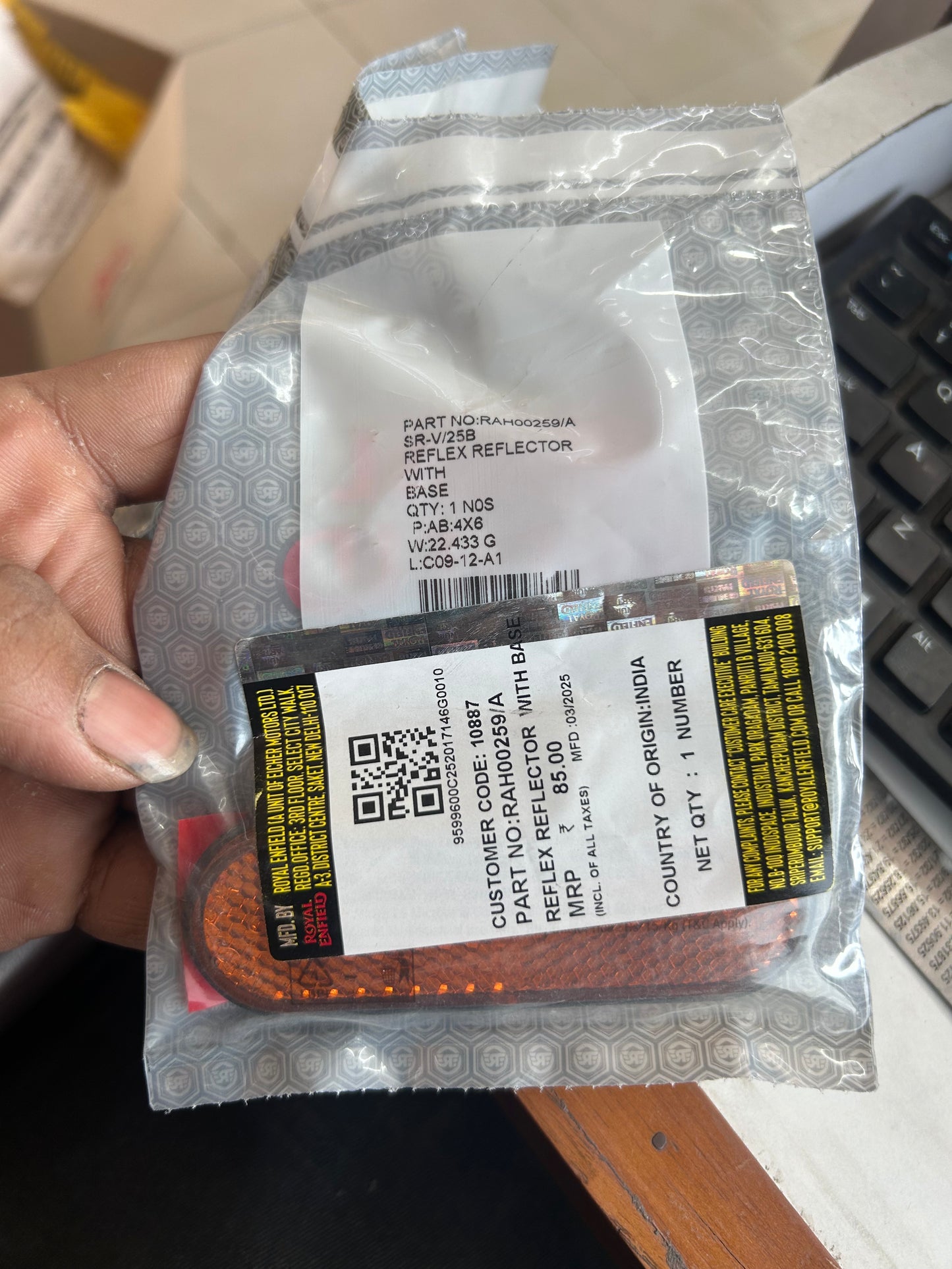 RAH00259/A – Genuine Reflex Reflector for Royal Enfield Motorcycles