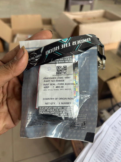 Royal Enfield 594214/A – Rear Reflex Reflector (Red) | OEM for Hunter 350 & Thunderbird 350