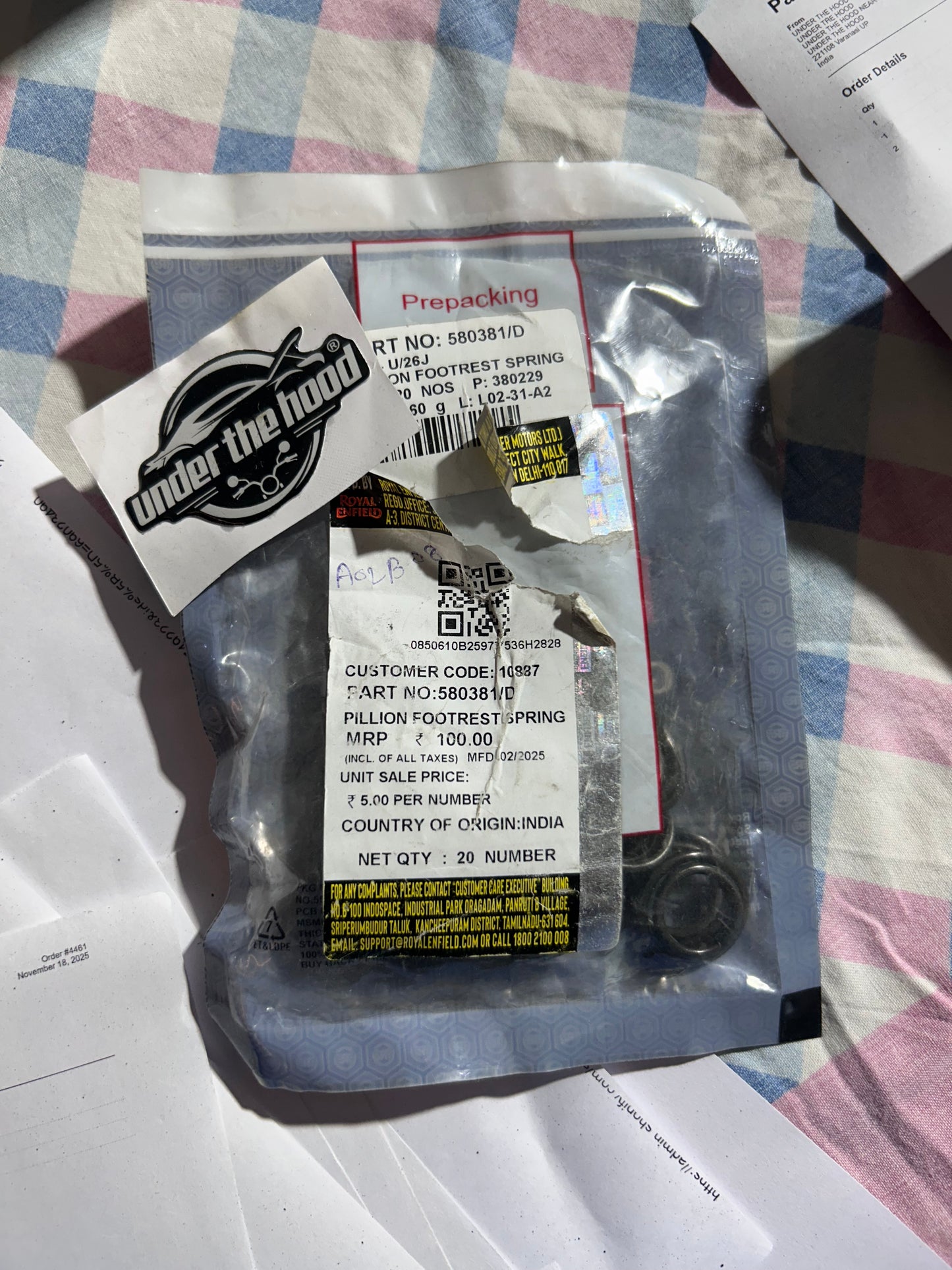 580381 – Pillion Footrest Spring for Classic 350/500 UCE, Bullet 350/500 UCE, Electra 350 UCE, Thunderbird 350/500 (TBTS/NTB), Continental GT 535 (Euro-4 footrest group) – Genuine Royal Enfield