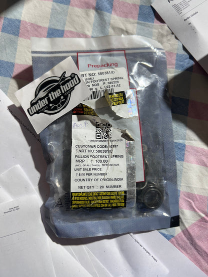 580381 – Pillion Footrest Spring for Classic 350/500 UCE, Bullet 350/500 UCE, Electra 350 UCE, Thunderbird 350/500 (TBTS/NTB), Continental GT 535 (Euro-4 footrest group) – Genuine Royal Enfield