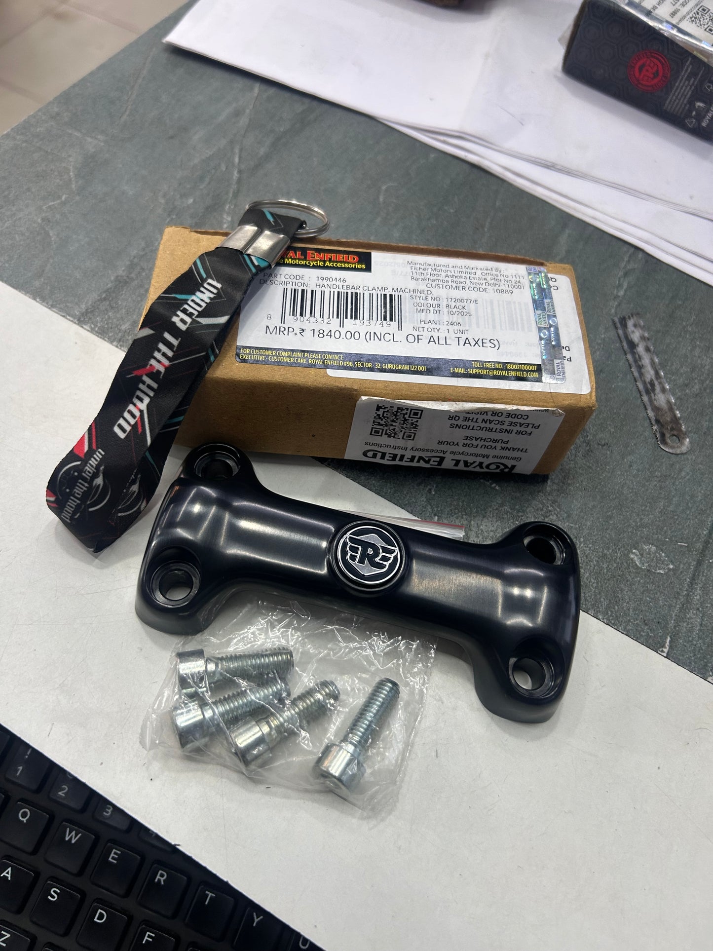 Royal Enfield Black Handlebar Clamp / Upper Riser Kit 1990446 — OEM for Interceptor 650