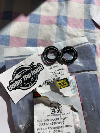 580381 – Pillion Footrest Spring for Classic 350/500 UCE, Bullet 350/500 UCE, Electra 350 UCE, Thunderbird 350/500 (TBTS/NTB), Continental GT 535 (Euro-4 footrest group) – Genuine Royal Enfield