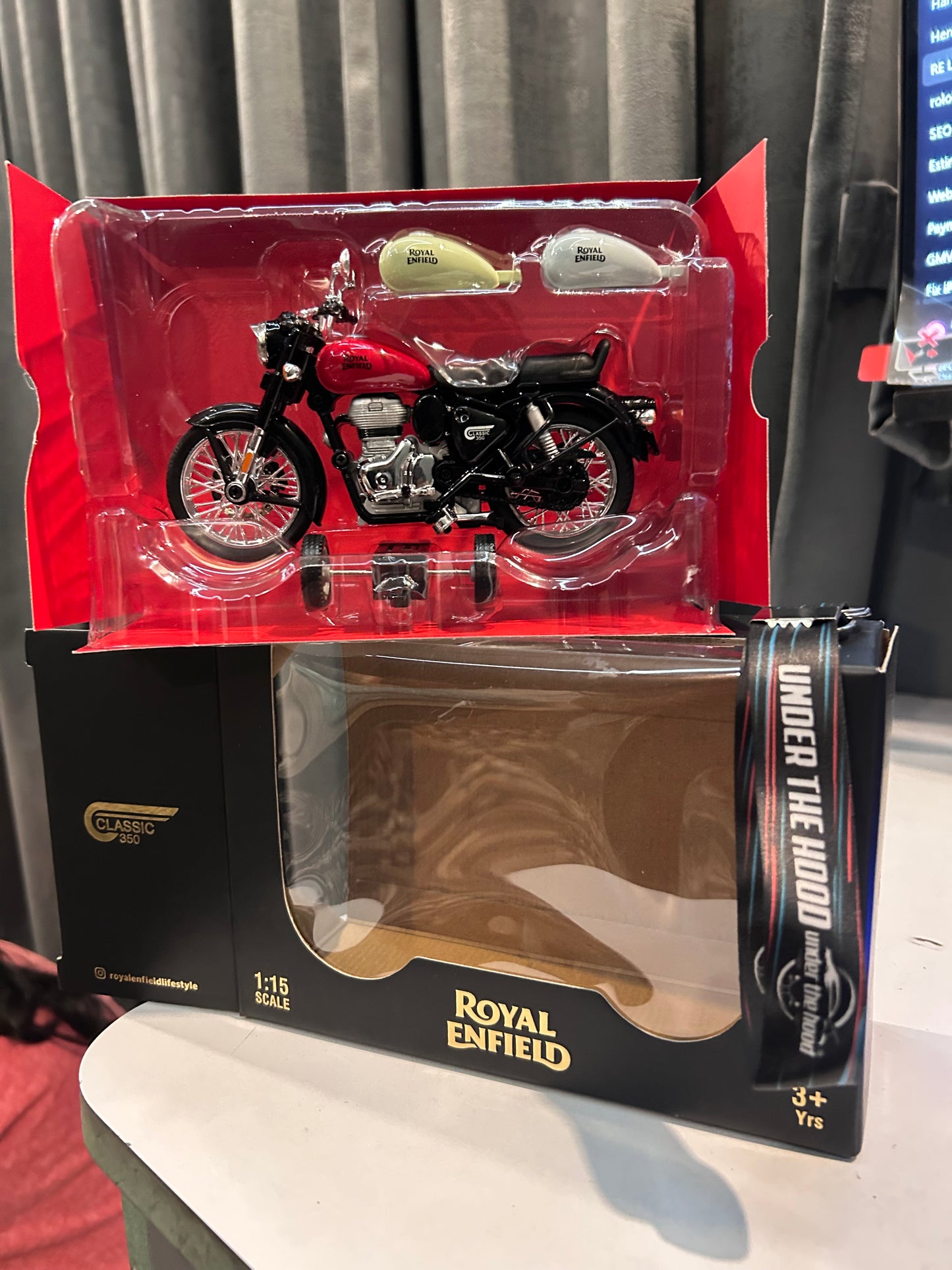 Royal Enfield Classic 350 1:15 Scale Model Bike Toy – Pull Back, Interchangeable Tanks, Single & Dual Seat Modes