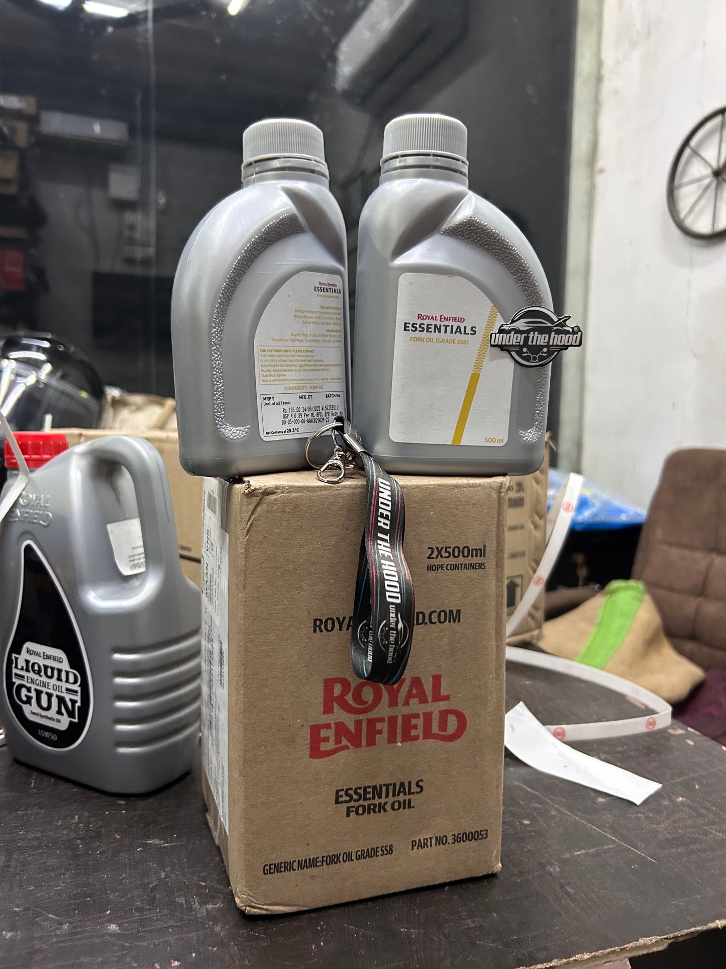Royal Enfield 3600053 – Essentials Front Fork Oil Grade SS8 (500ml) for Classic, Bullet, Meteor, Himalayan & 650 Twins
