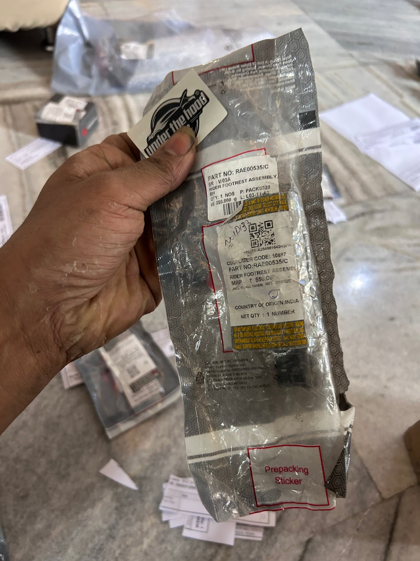 Royal Enfield Rider Footrest Assembly – Right-Hand (RH) — Hunter 350 (J-Series BS6/EU5), Shotgun 650 (EU5) — RAE00535/C (supersedes RAE00535/B)