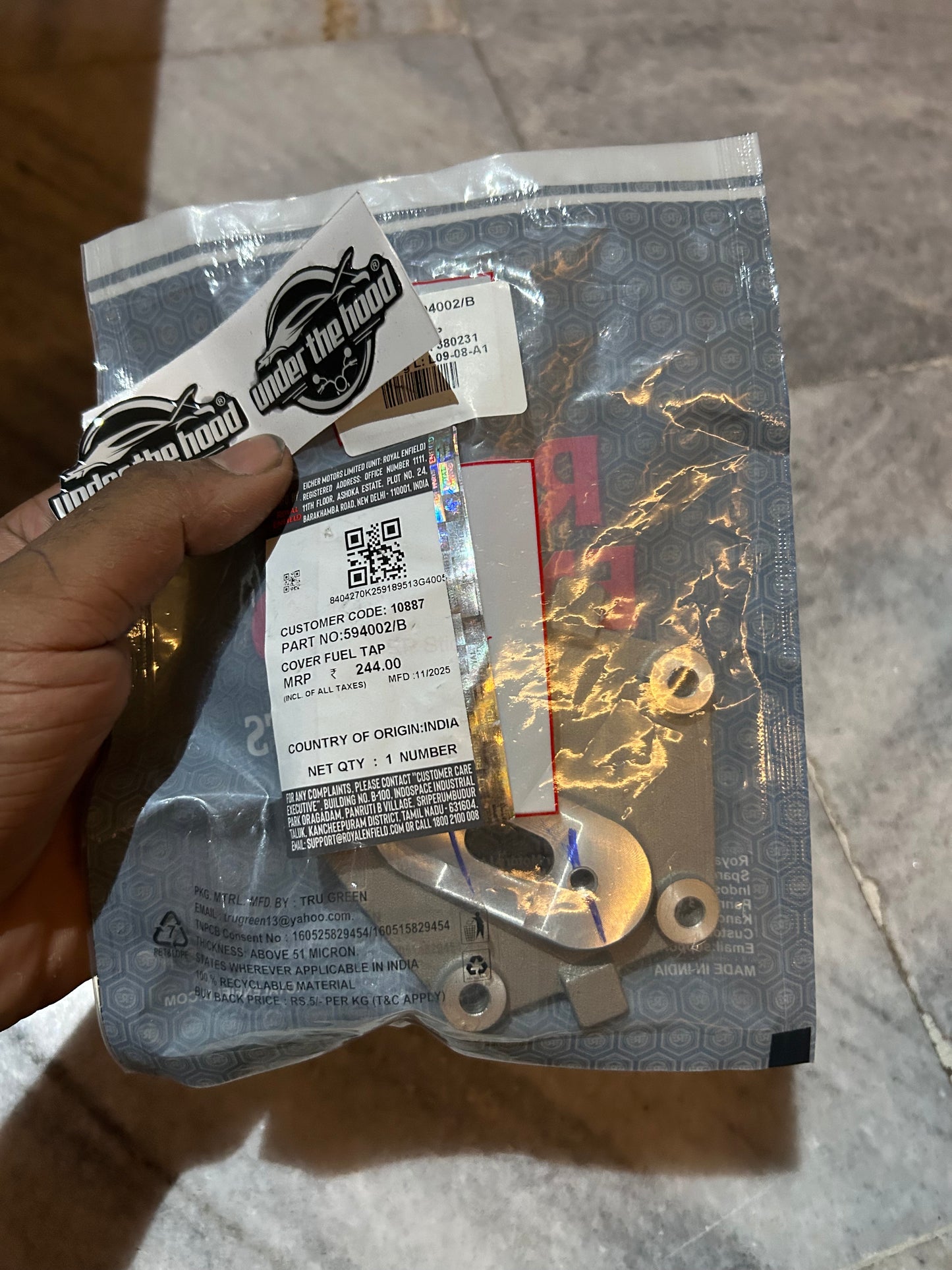 594002/B – VT31 Cover, Fuel Tap (Fuel Cock Protective Cap) for Thunderbird 350 / Thunderbird 500 / Thunderbird 350X / Rumbler 500 / Classic 350 UCE / Classic 500 UCE / Continental GT 535 – Genuine Royal Enfield