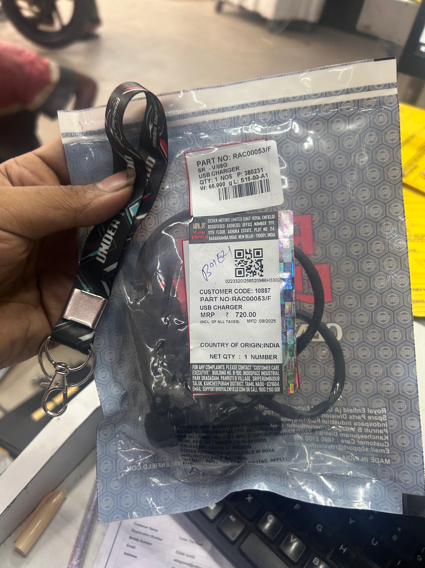 Royal Enfield RAC00053/F – OEM USB Charger (Handlebar) for Classic 350 Reborn, Meteor, Bullet 350, Hunter 350 J-Series & Retrofit Upgrade for Older Models